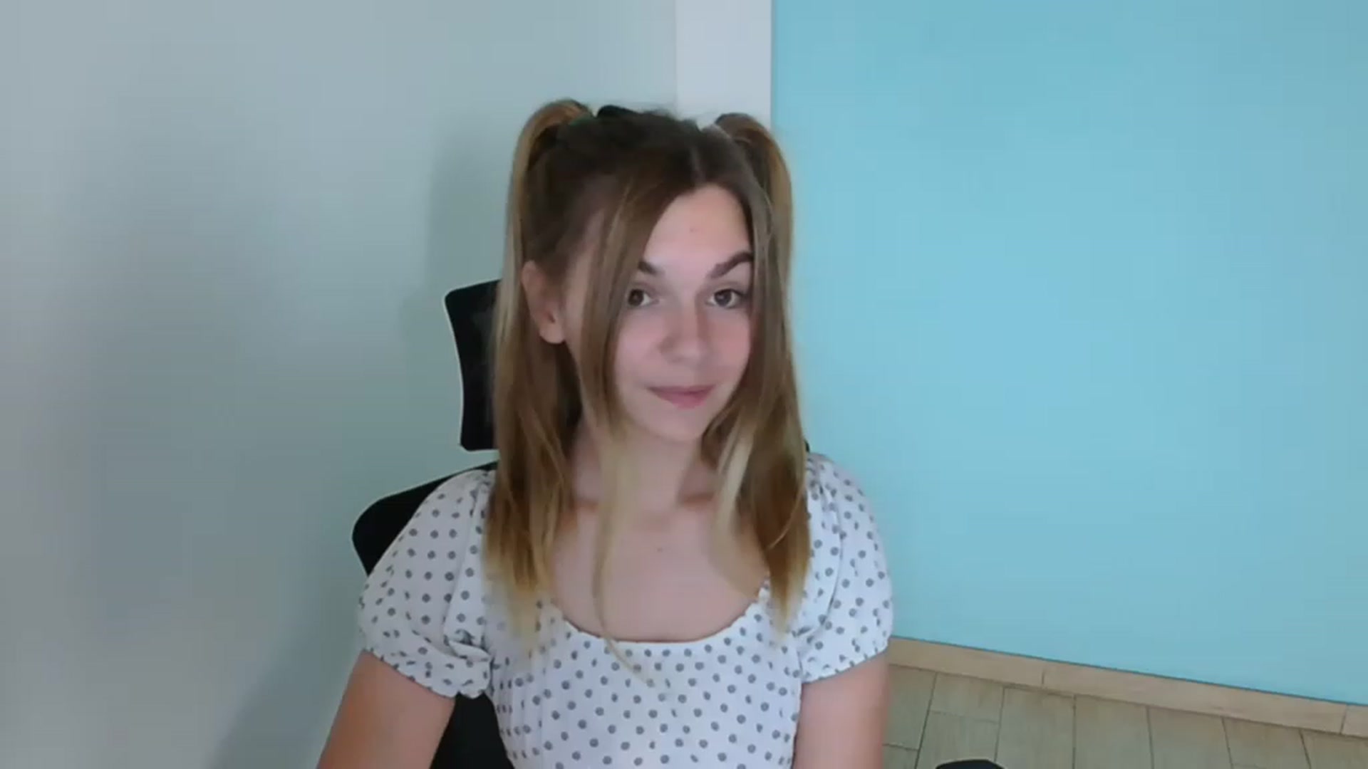 Gallery image thumbnail from Missi_More's myfreecams stream on, 08/07/2023, 09:35 image 7 of 20