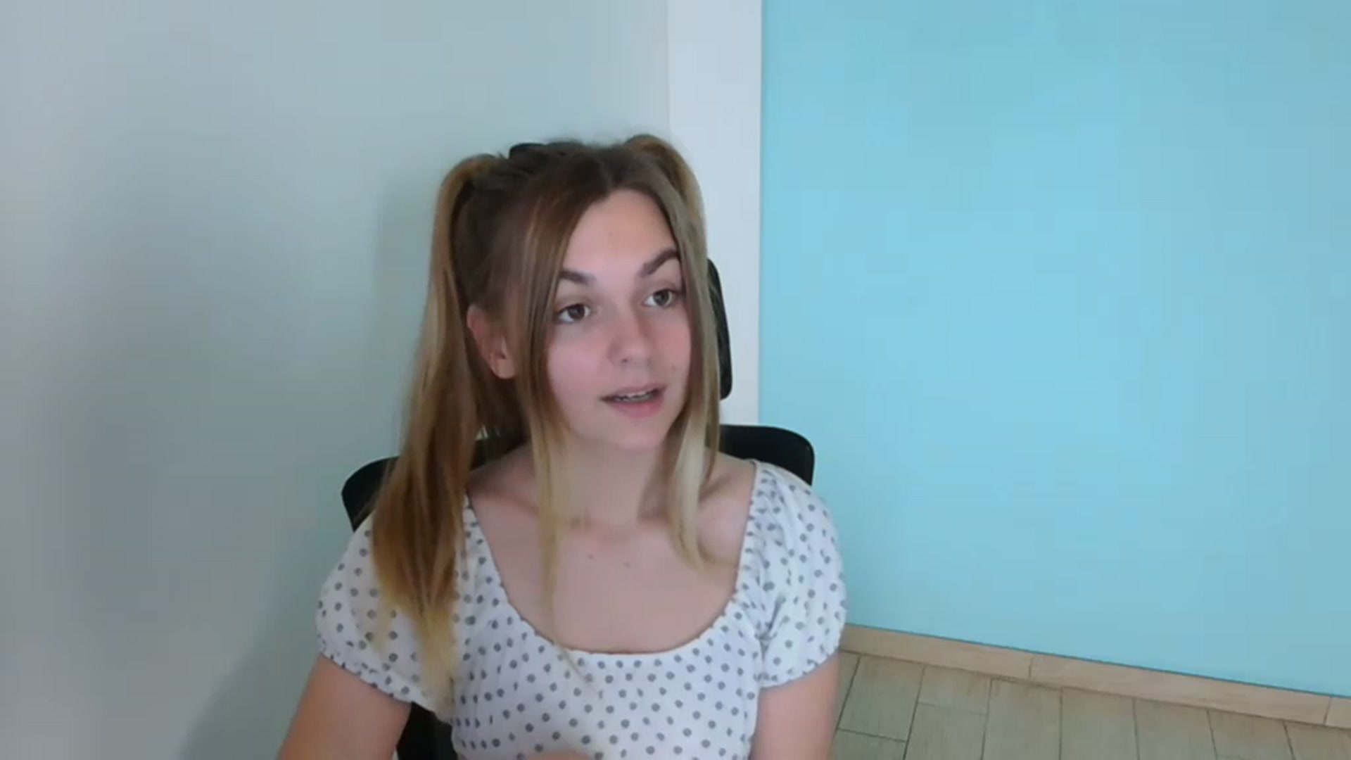 Gallery image thumbnail from Missi_More's myfreecams stream on, 08/07/2023, 09:35 image 14 of 20