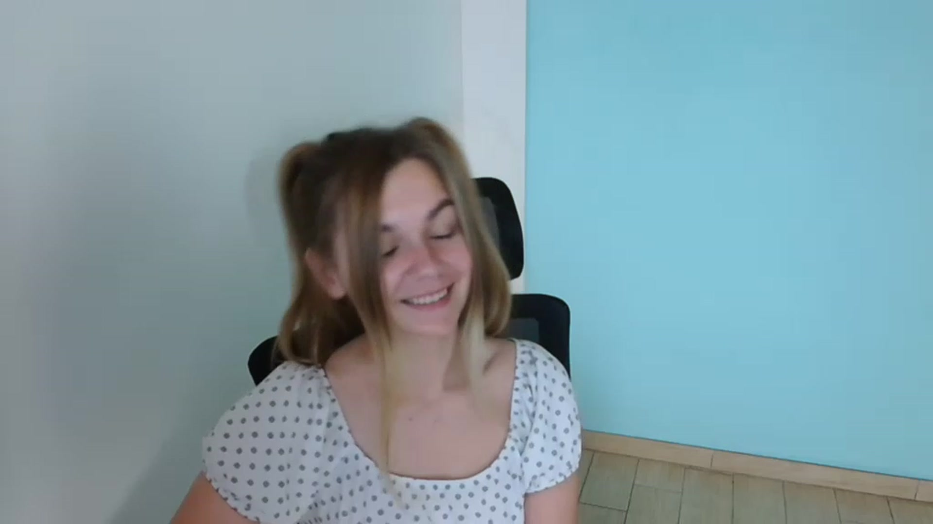 Gallery image thumbnail from Missi_More's myfreecams stream on, 08/07/2023, 09:35 image 2 of 20