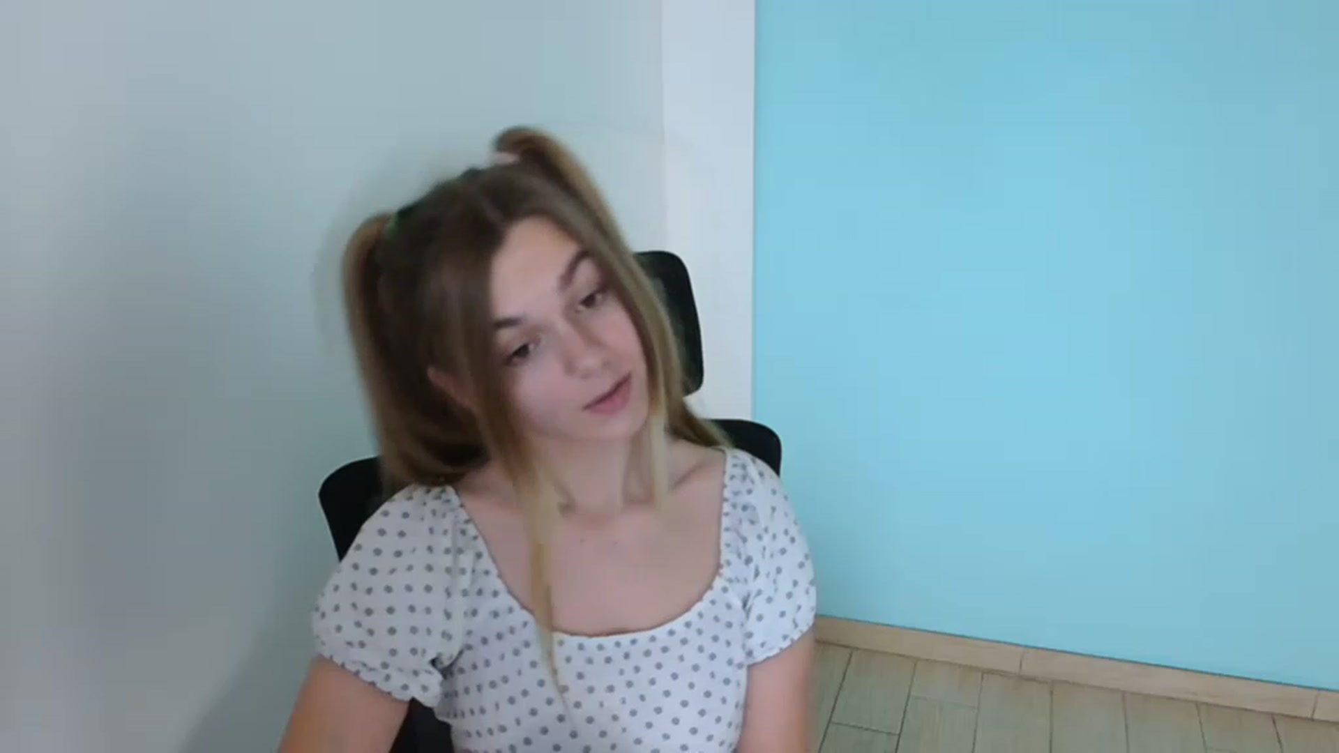 Gallery image thumbnail from Missi_More's myfreecams stream on, 08/07/2023, 09:35 image 18 of 20