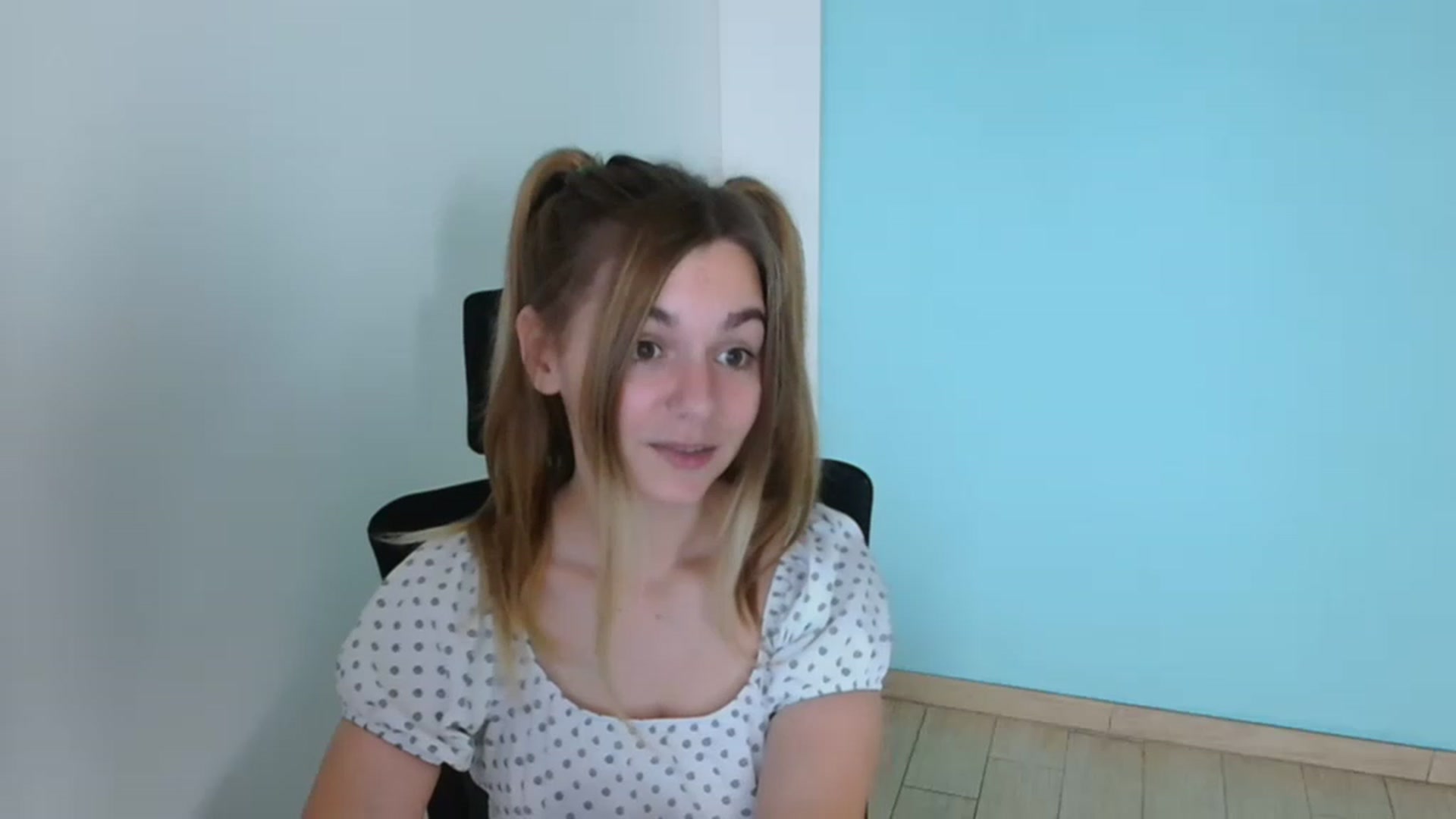 Gallery image thumbnail from Missi_More's myfreecams stream on, 08/07/2023, 09:35 image 15 of 20