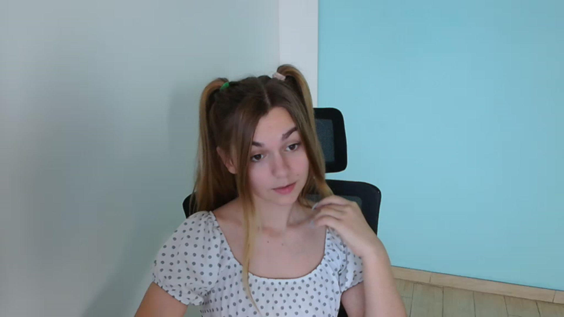 Gallery image thumbnail from Missi_More's myfreecams stream on, 08/07/2023, 09:35 image 4 of 20