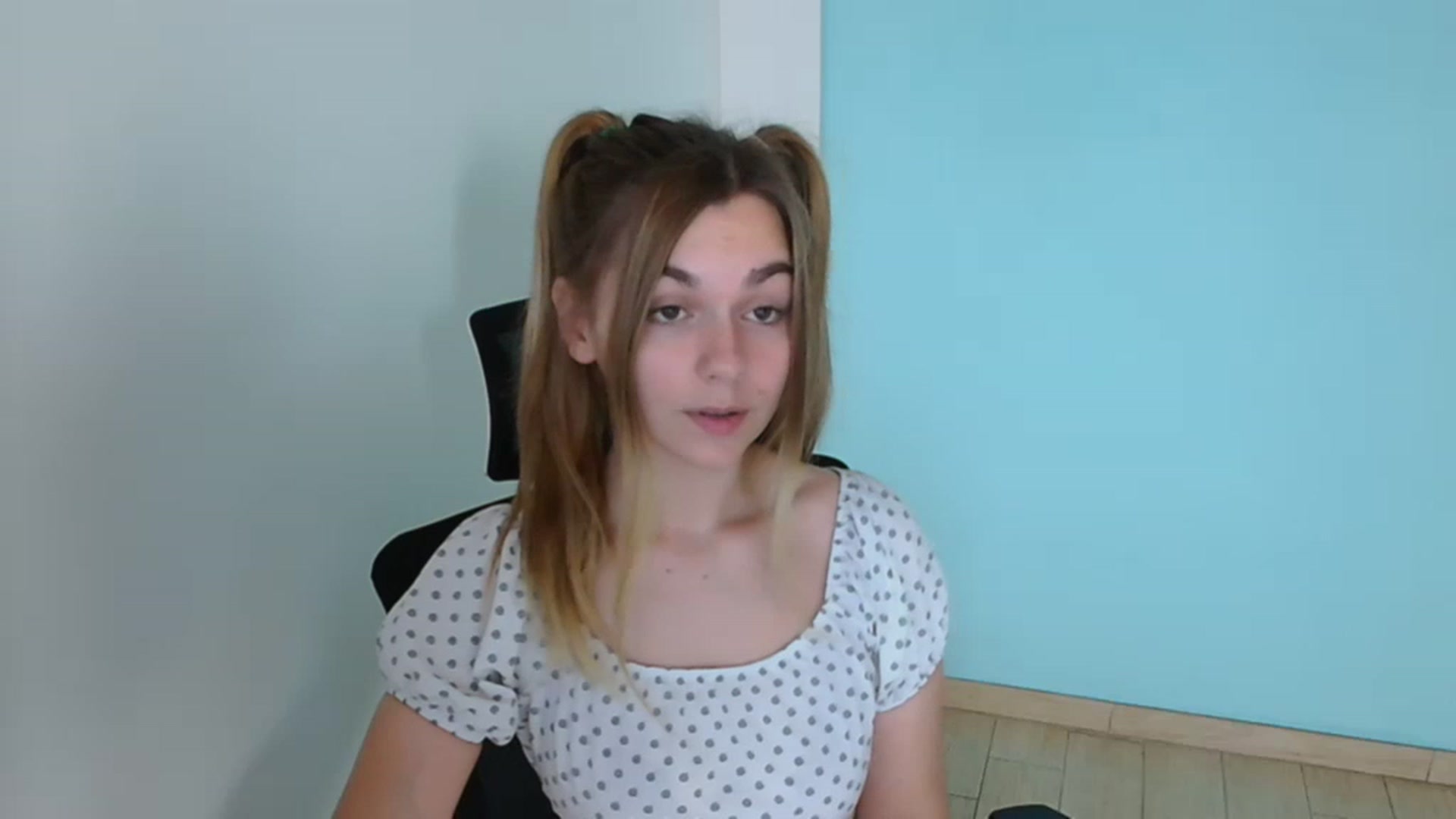 Gallery image thumbnail from Missi_More's myfreecams stream on, 08/07/2023, 09:35 image 8 of 20