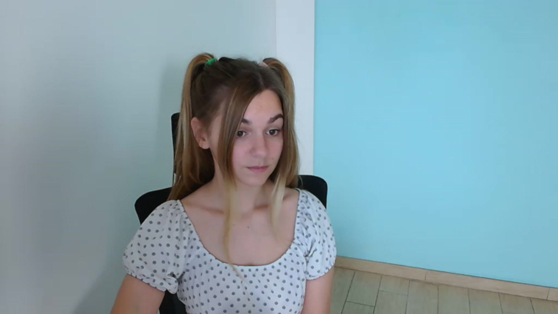 Gallery image thumbnail from Missi_More's myfreecams stream on, 08/07/2023, 09:35 image 17 of 20