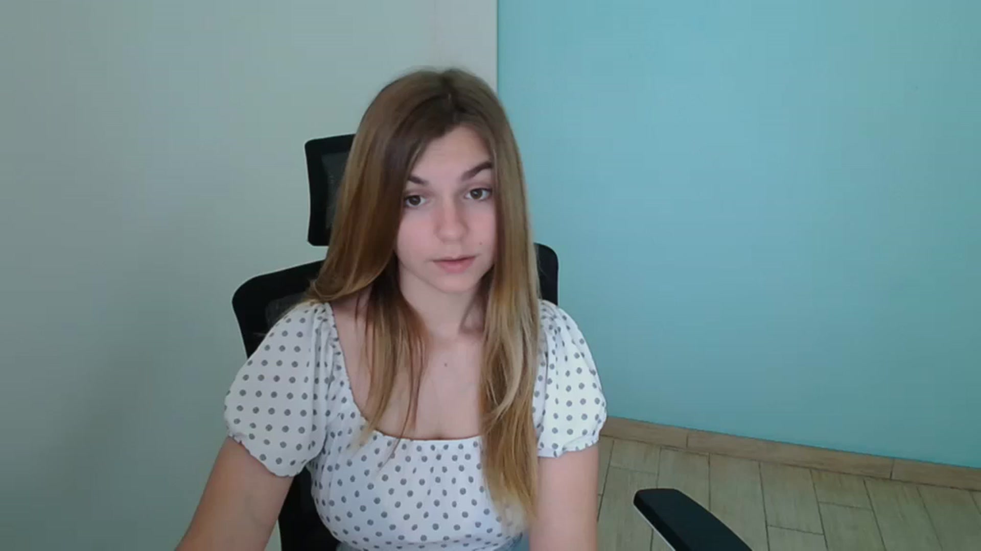Gallery image thumbnail from Missi_More's myfreecams stream on, 08/17/2023, 09:20 image 18 of 20