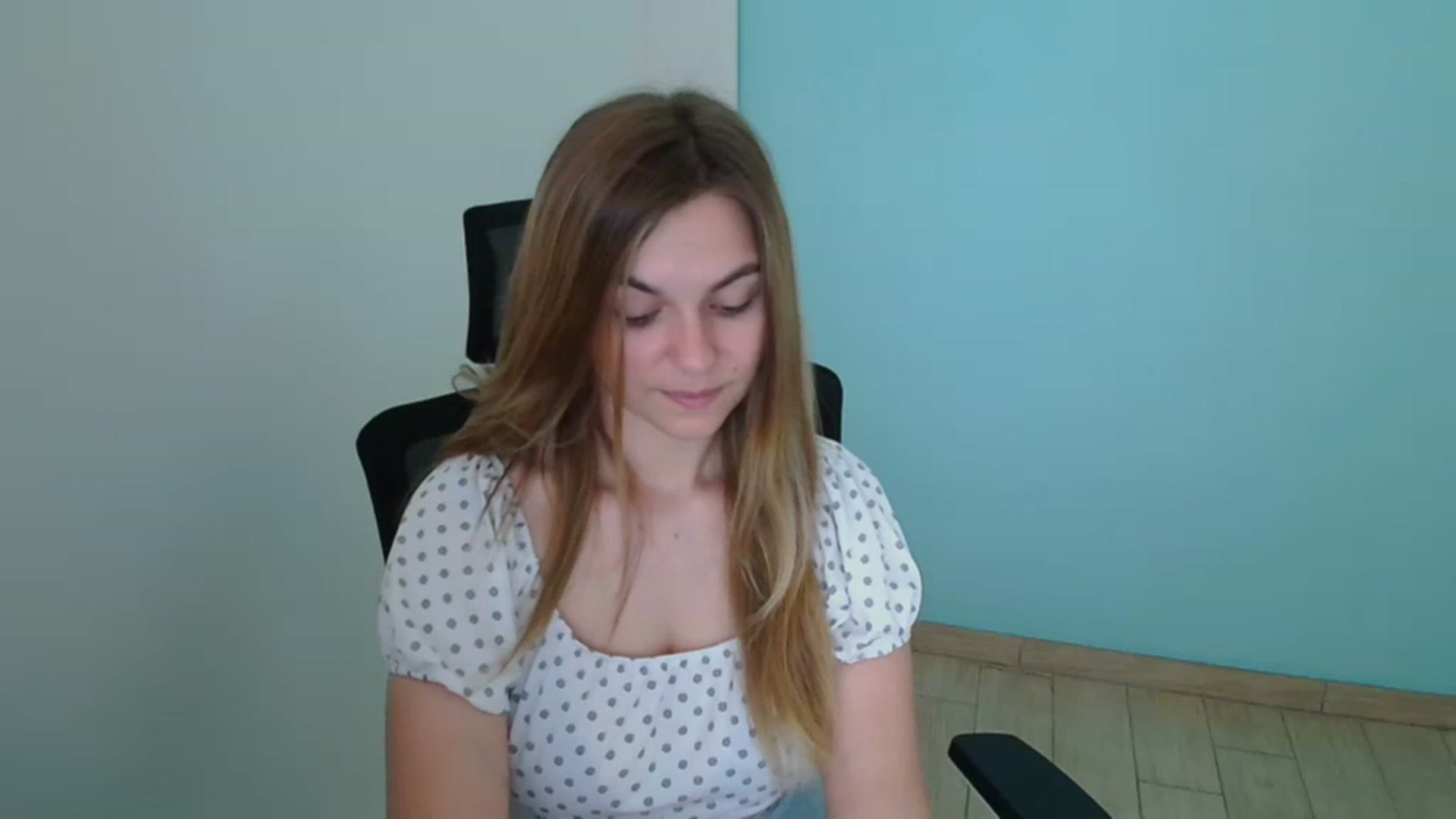 Gallery image thumbnail from Missi_More's myfreecams stream on, 08/17/2023, 09:20 image 14 of 20
