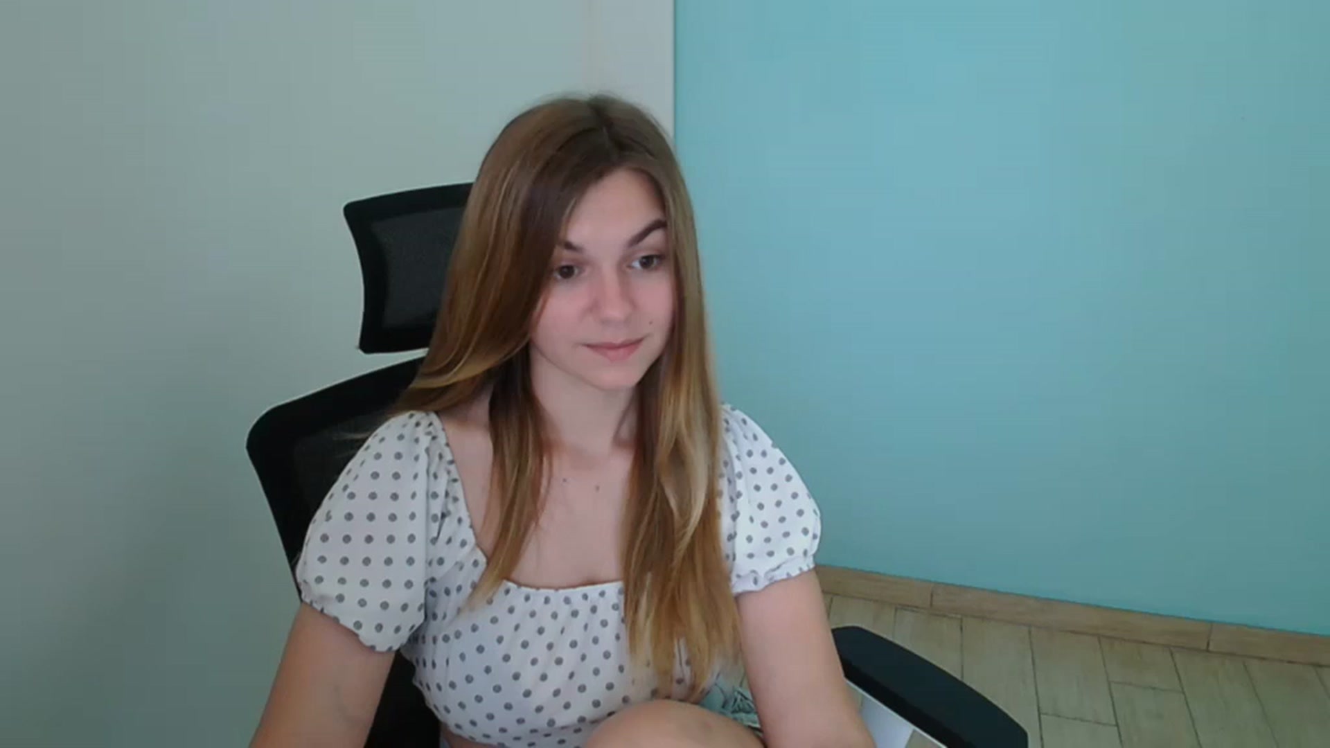 Gallery image thumbnail from Missi_More's myfreecams stream on, 08/17/2023, 09:20 image 4 of 20