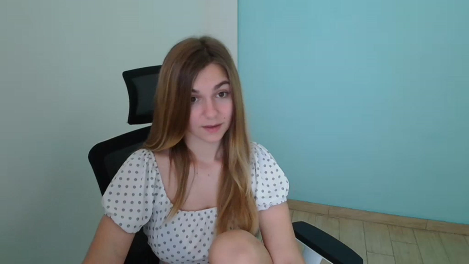 Gallery image thumbnail from Missi_More's myfreecams stream on, 08/17/2023, 09:20 image 8 of 20