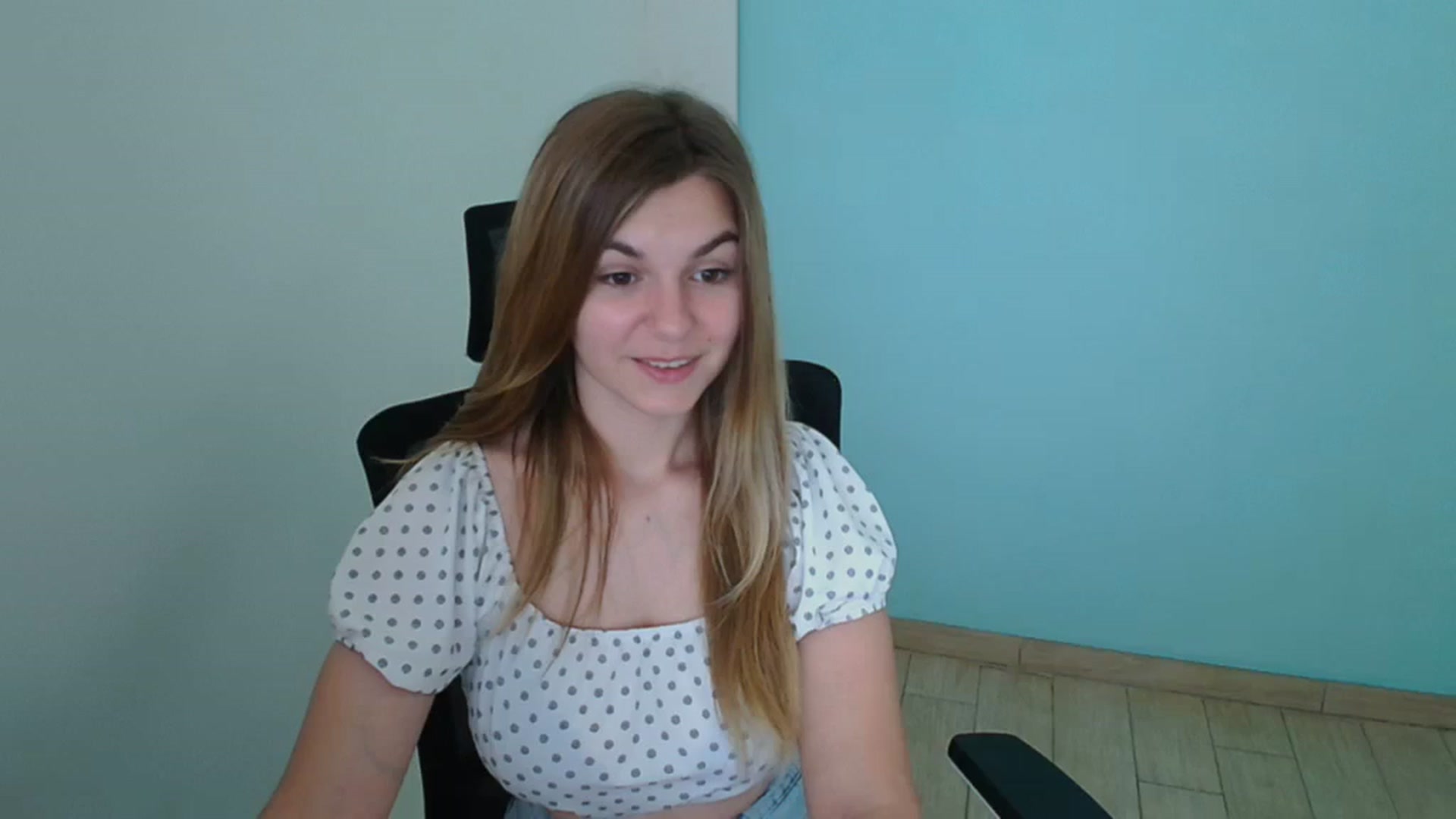 Gallery image thumbnail from Missi_More's myfreecams stream on, 08/17/2023, 09:20 image 16 of 20