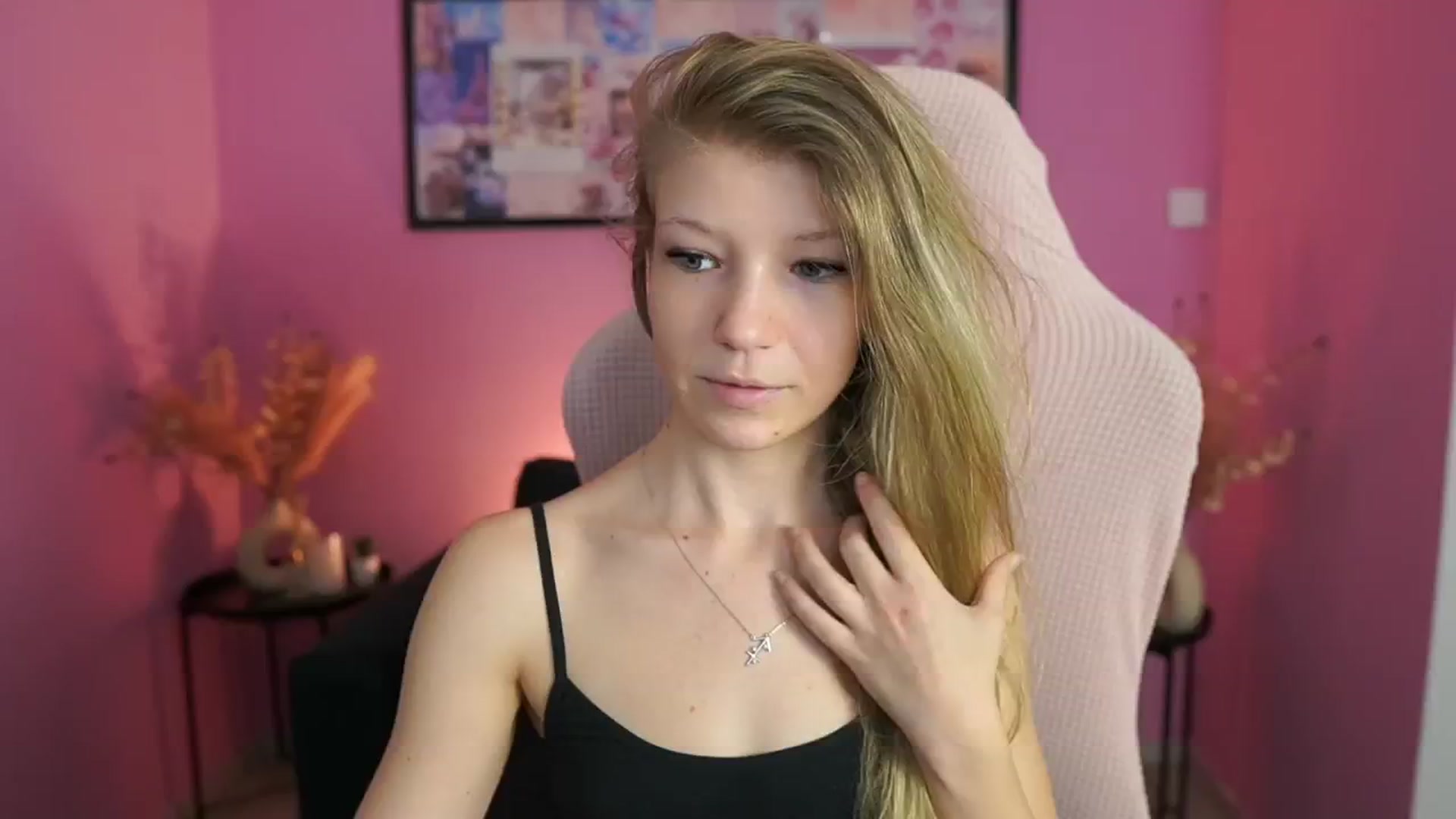 Gallery image thumbnail from Missicute's myfreecams stream on, 04/22/2025, 11:17 image 8 of 20