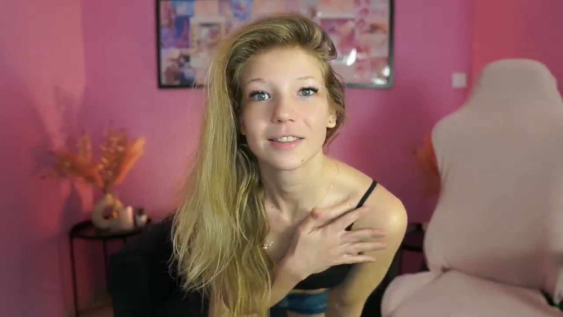 Gallery image thumbnail from Missicute's myfreecams stream on, 04/22/2025, 12:58 image 16 of 20