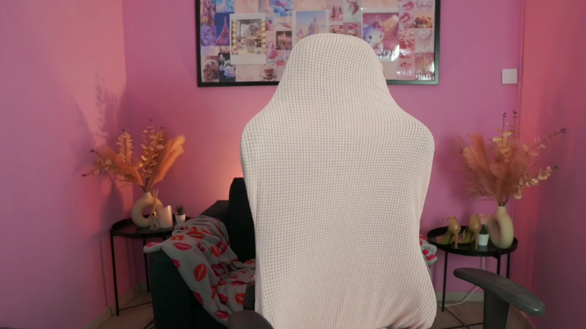 Gallery image thumbnail from Missicute's myfreecams stream on, 04/27/2025, 15:07 image 7 of 20