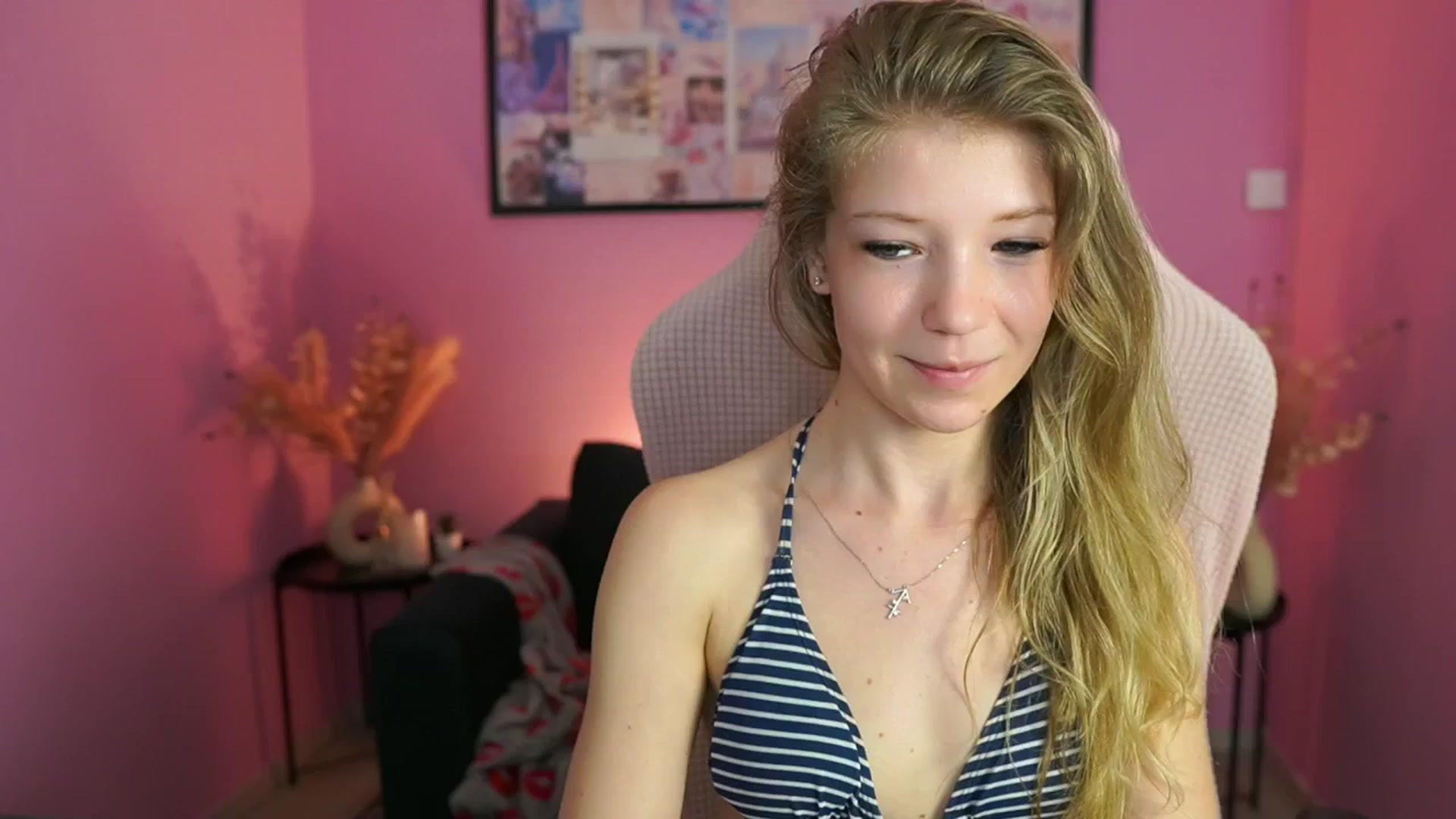 Gallery image thumbnail from Missicute's myfreecams stream on, 04/27/2025, 15:47 image 1 of 20