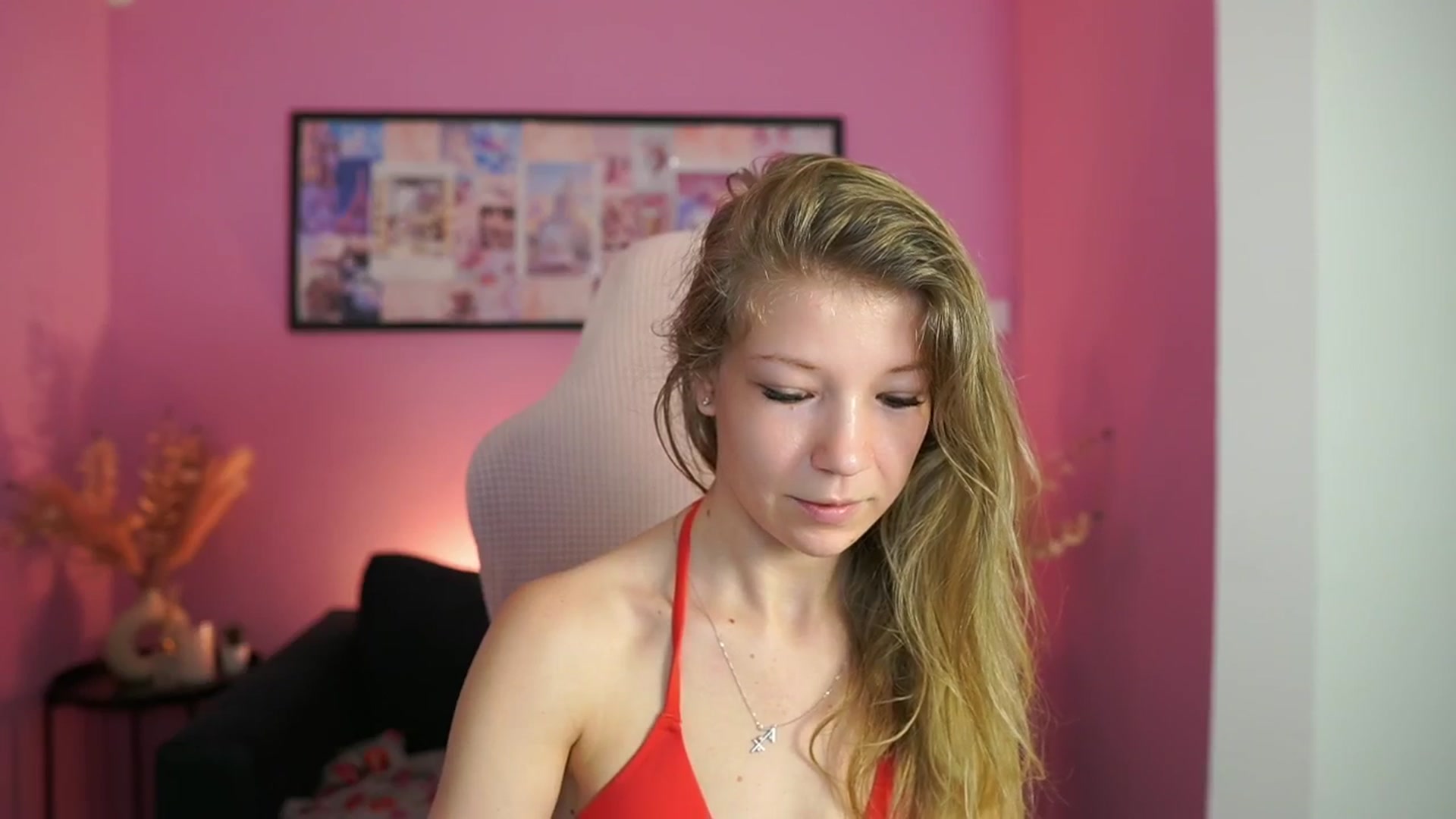 Gallery image thumbnail from Missicute's myfreecams stream on, 04/29/2025, 09:01 image 18 of 20