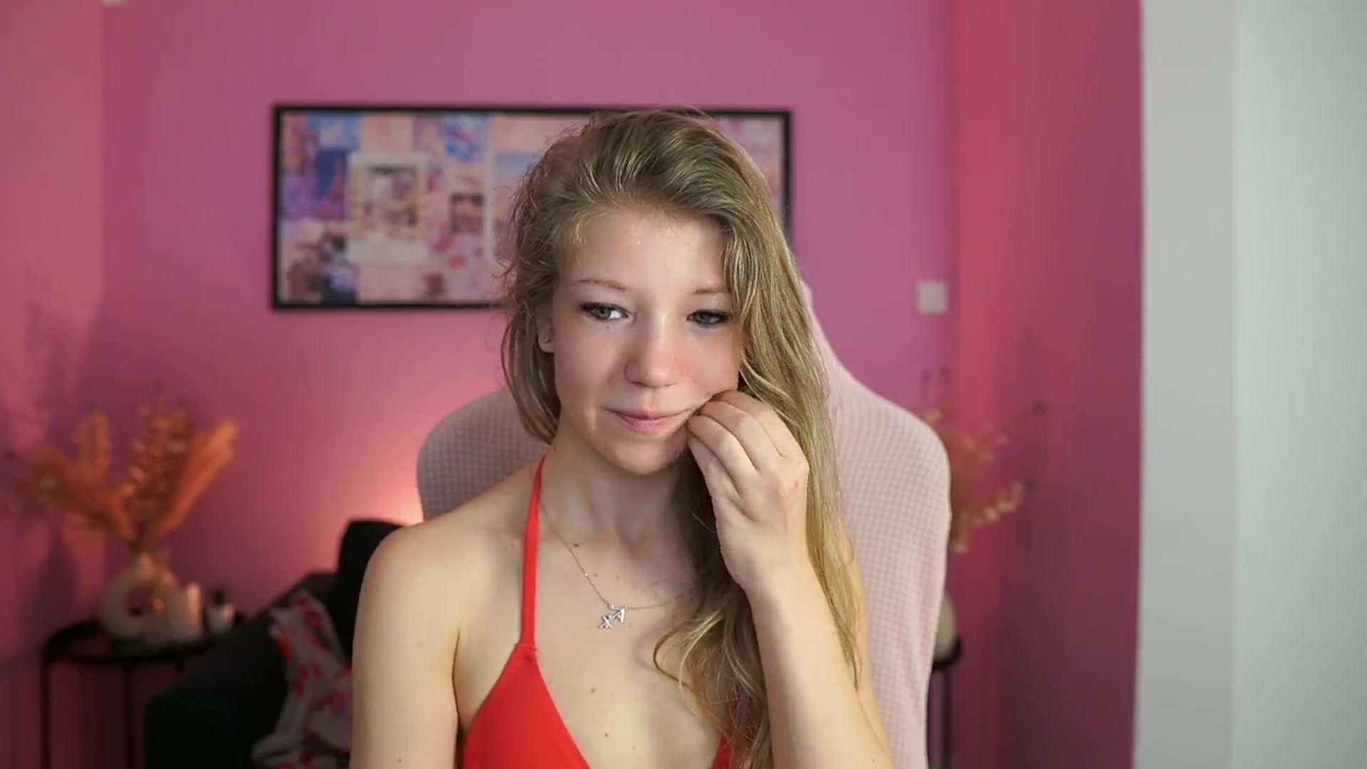 Gallery image thumbnail from Missicute's myfreecams stream on, 04/29/2025, 09:01 image 13 of 20