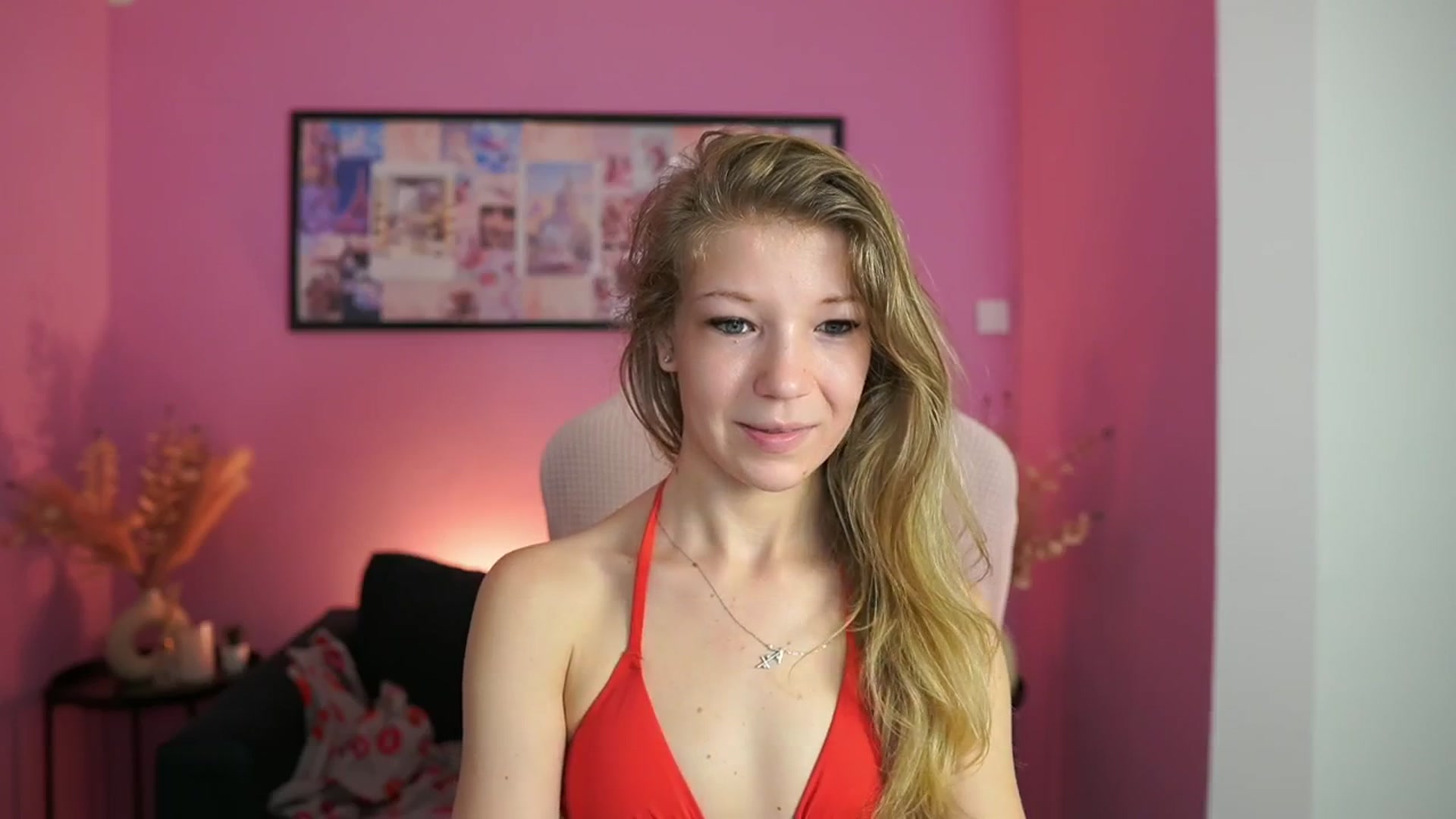 Gallery image thumbnail from Missicute's myfreecams stream on, 04/29/2025, 09:01 image 8 of 20