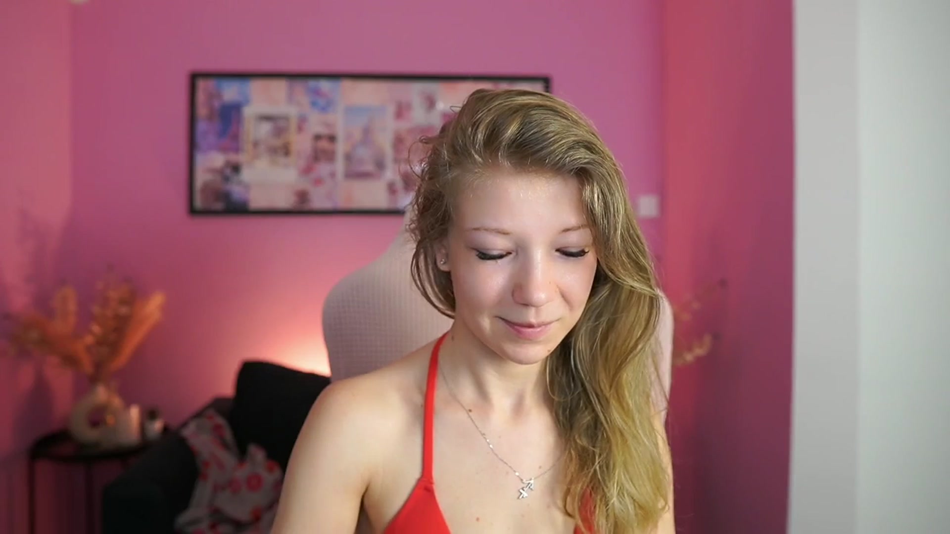 Gallery image thumbnail from Missicute's myfreecams stream on, 04/29/2025, 09:01 image 4 of 20