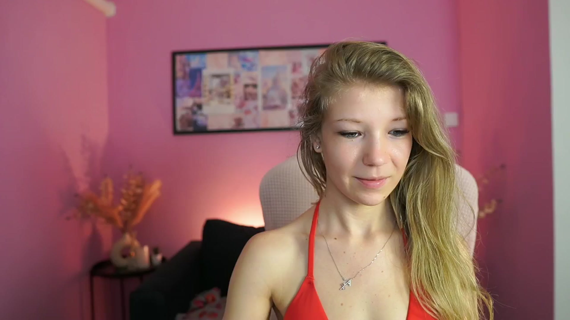 Gallery image thumbnail from Missicute's myfreecams stream on, 04/29/2025, 12:33 image 3 of 20