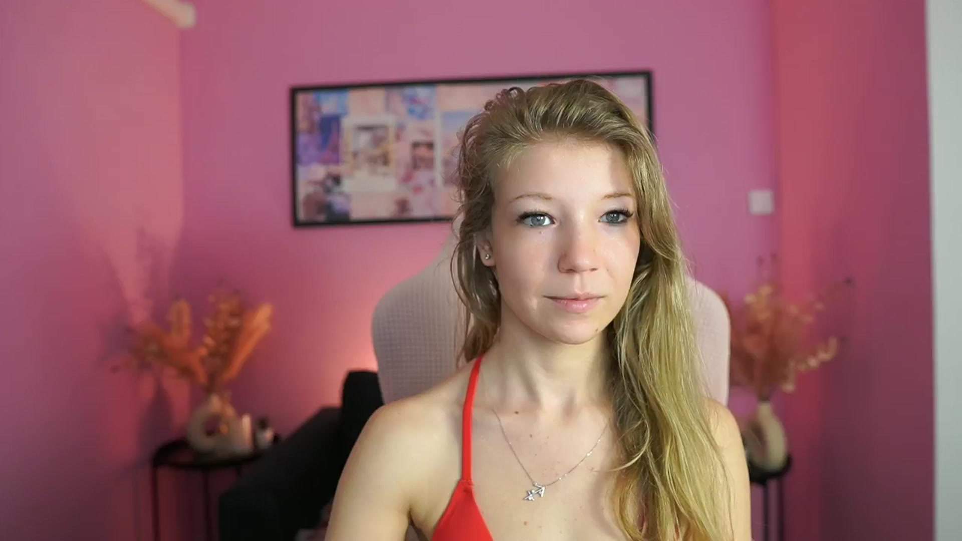 Gallery image thumbnail from Missicute's myfreecams stream on, 04/29/2025, 12:33 image 1 of 20