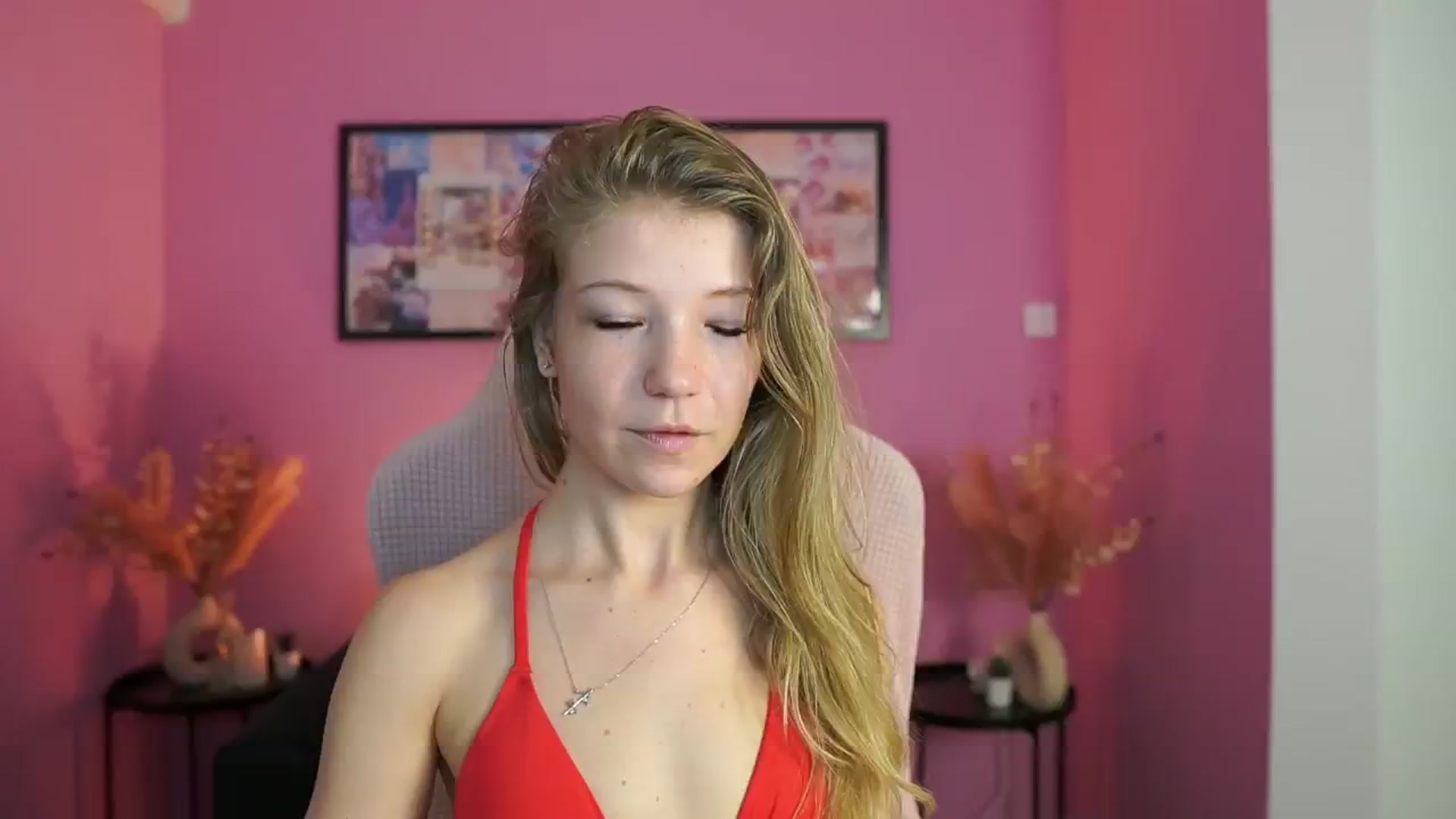Gallery image thumbnail from Missicute's myfreecams stream on, 04/30/2025, 10:00 image 9 of 20