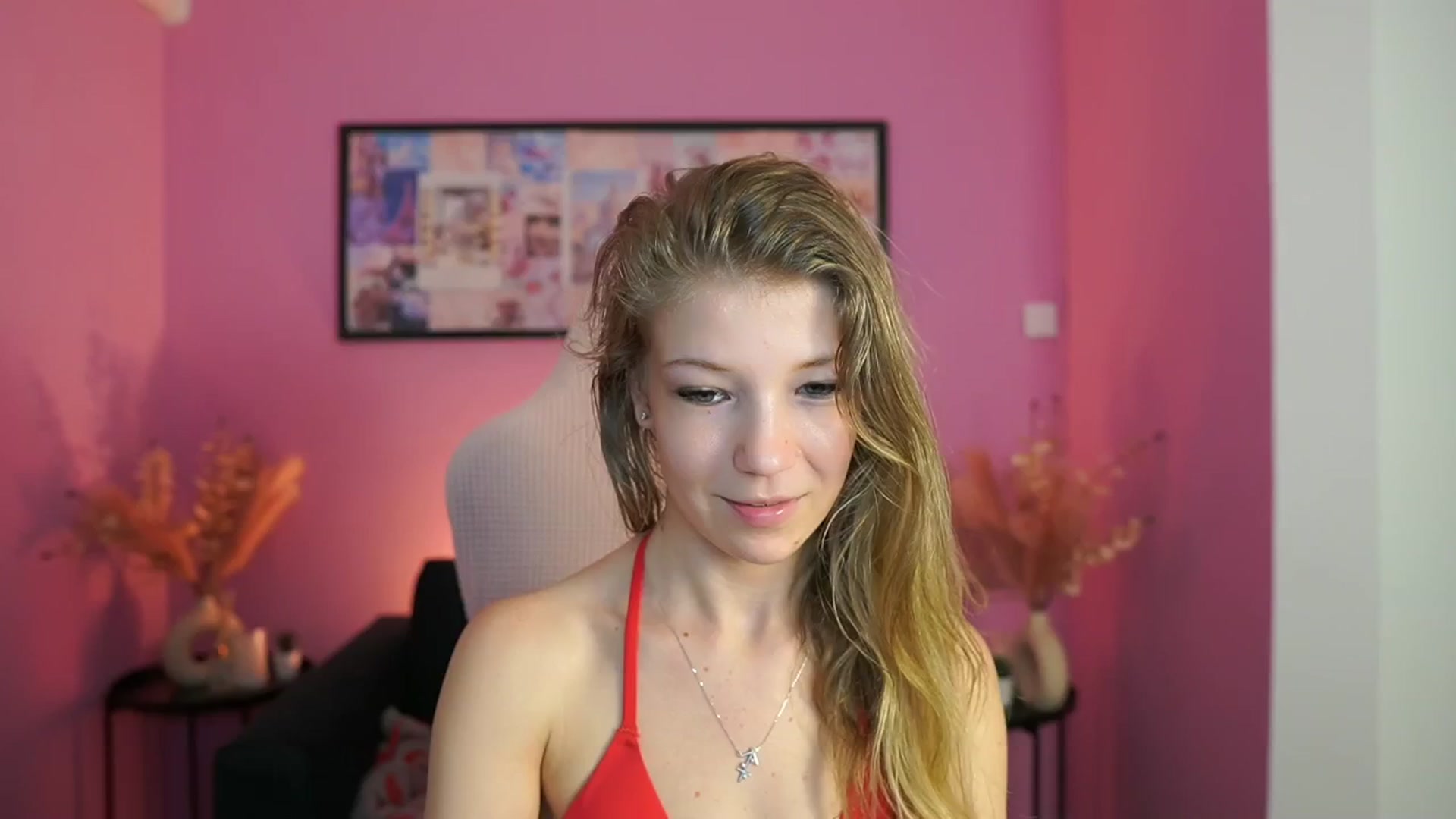 Gallery image thumbnail from Missicute's myfreecams stream on, 04/30/2025, 11:08 image 12 of 20
