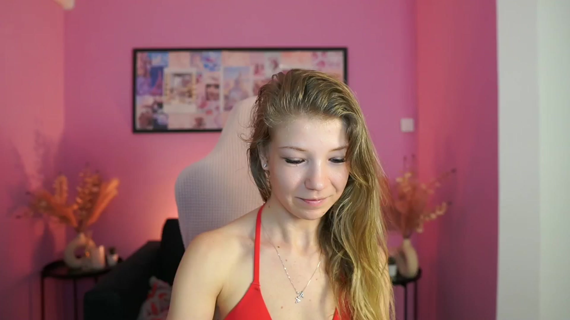 Gallery image thumbnail from Missicute's myfreecams stream on, 04/30/2025, 11:08 image 10 of 20