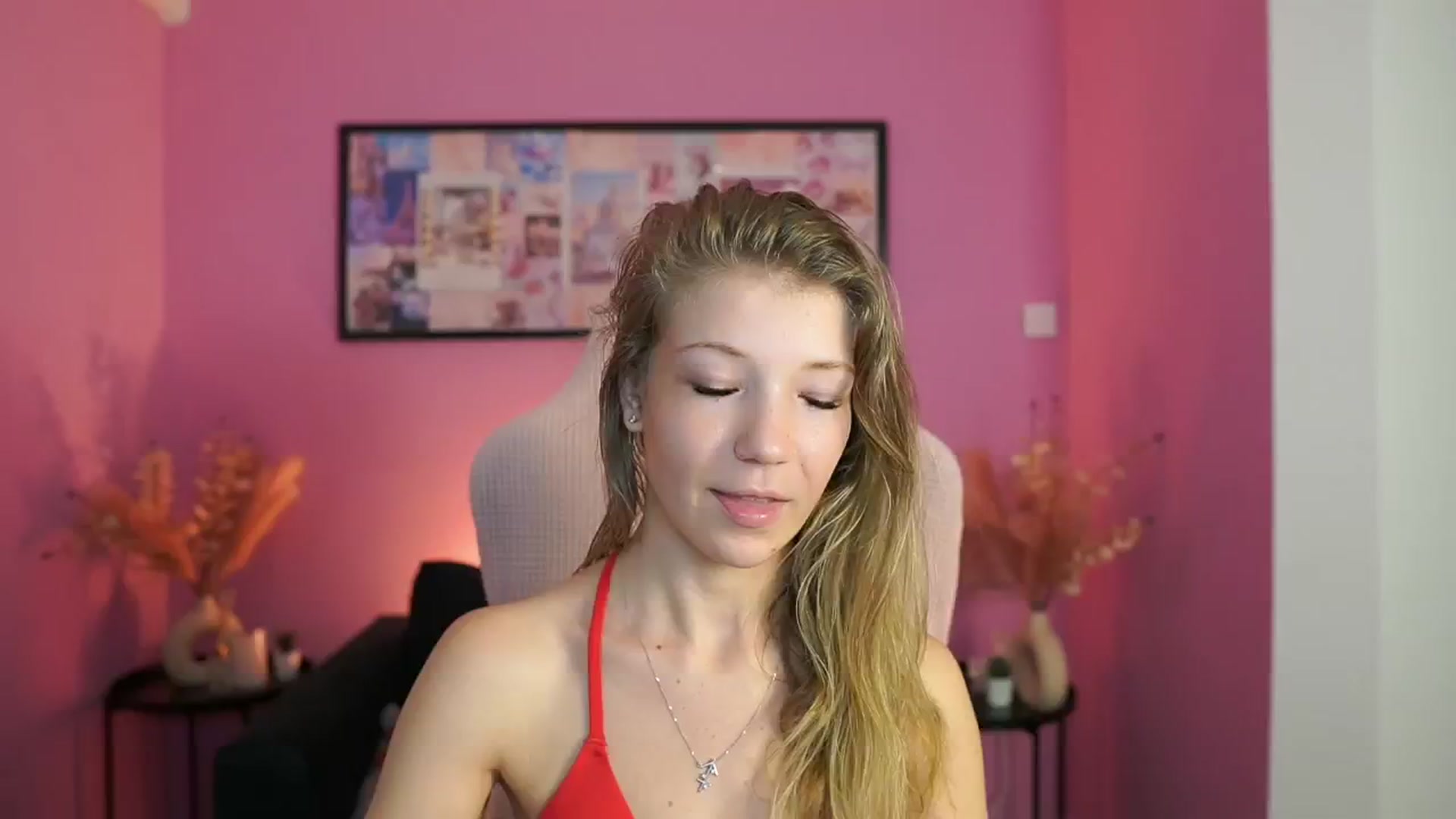 Gallery image thumbnail from Missicute's myfreecams stream on, 04/30/2025, 11:08 image 2 of 20