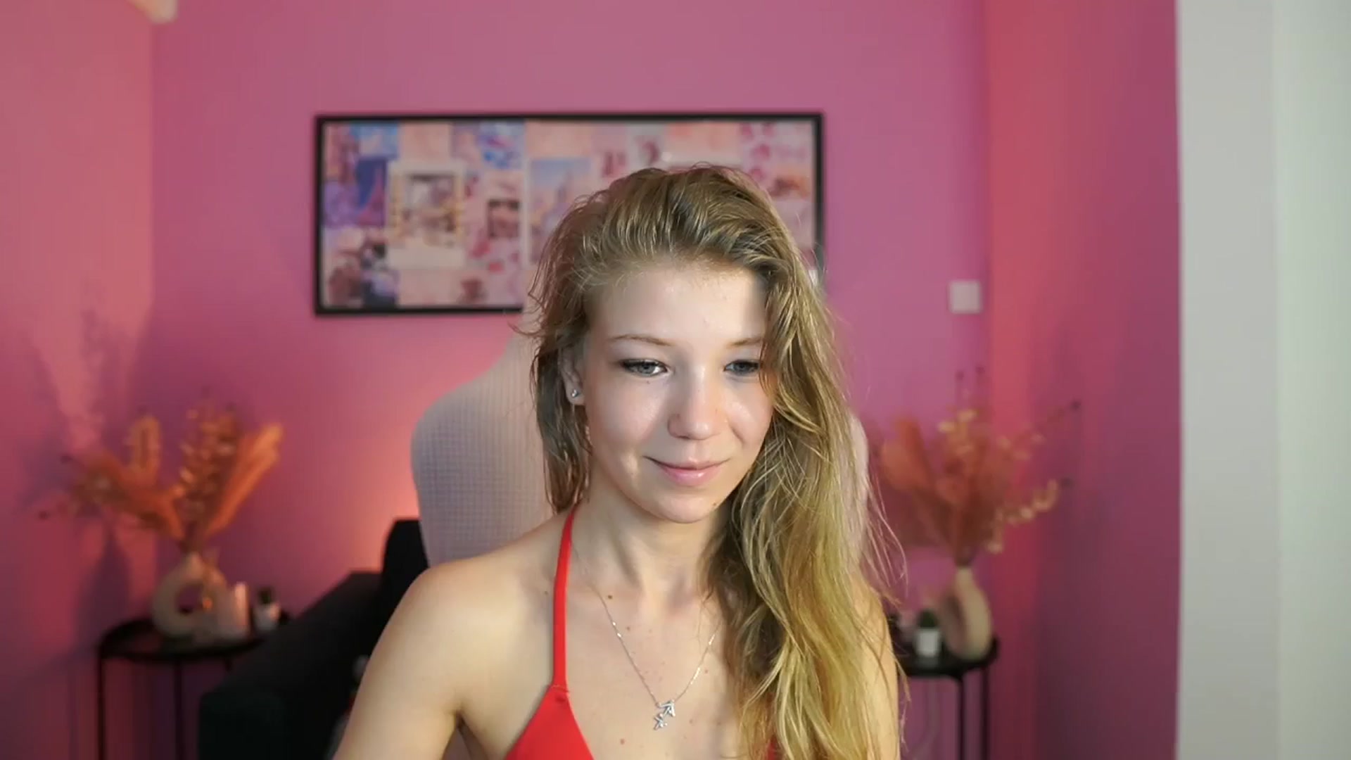 Gallery image thumbnail from Missicute's myfreecams stream on, 04/30/2025, 11:08 image 15 of 20
