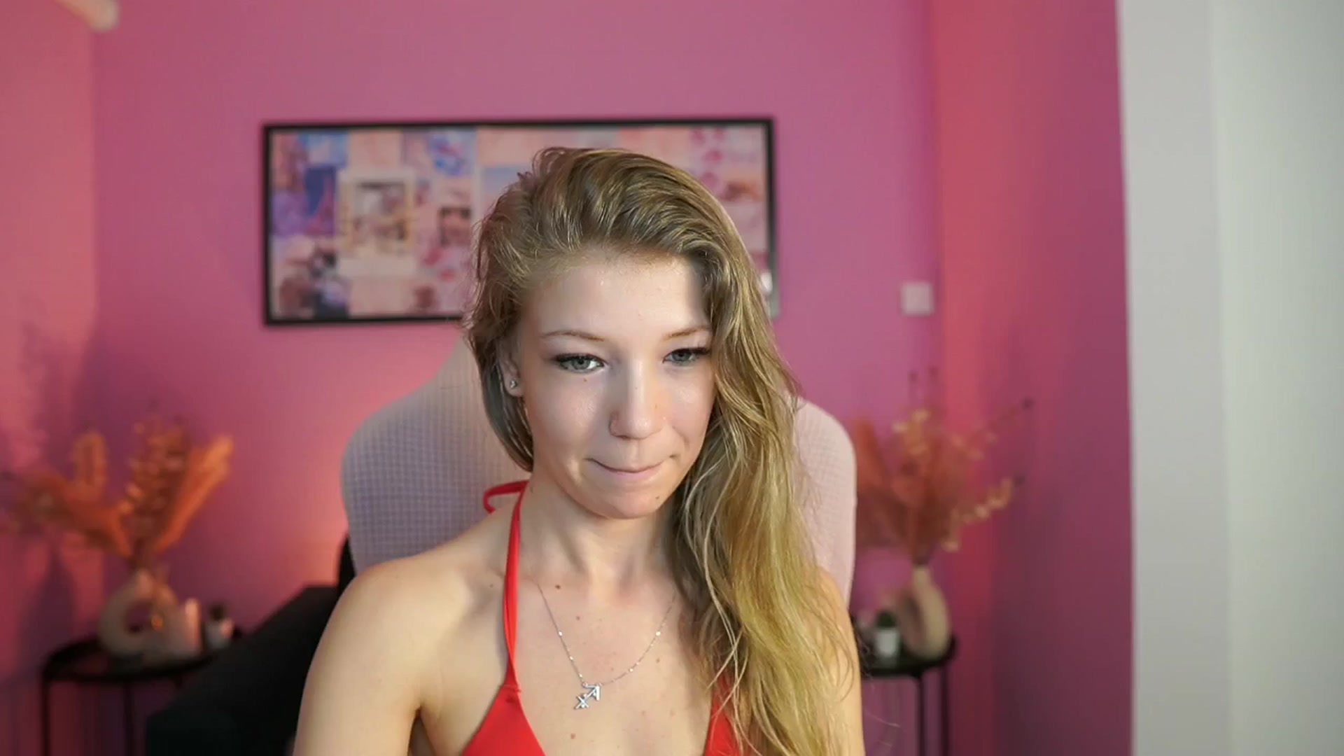 Gallery image thumbnail from Missicute's myfreecams stream on, 04/30/2025, 13:06 image 2 of 20