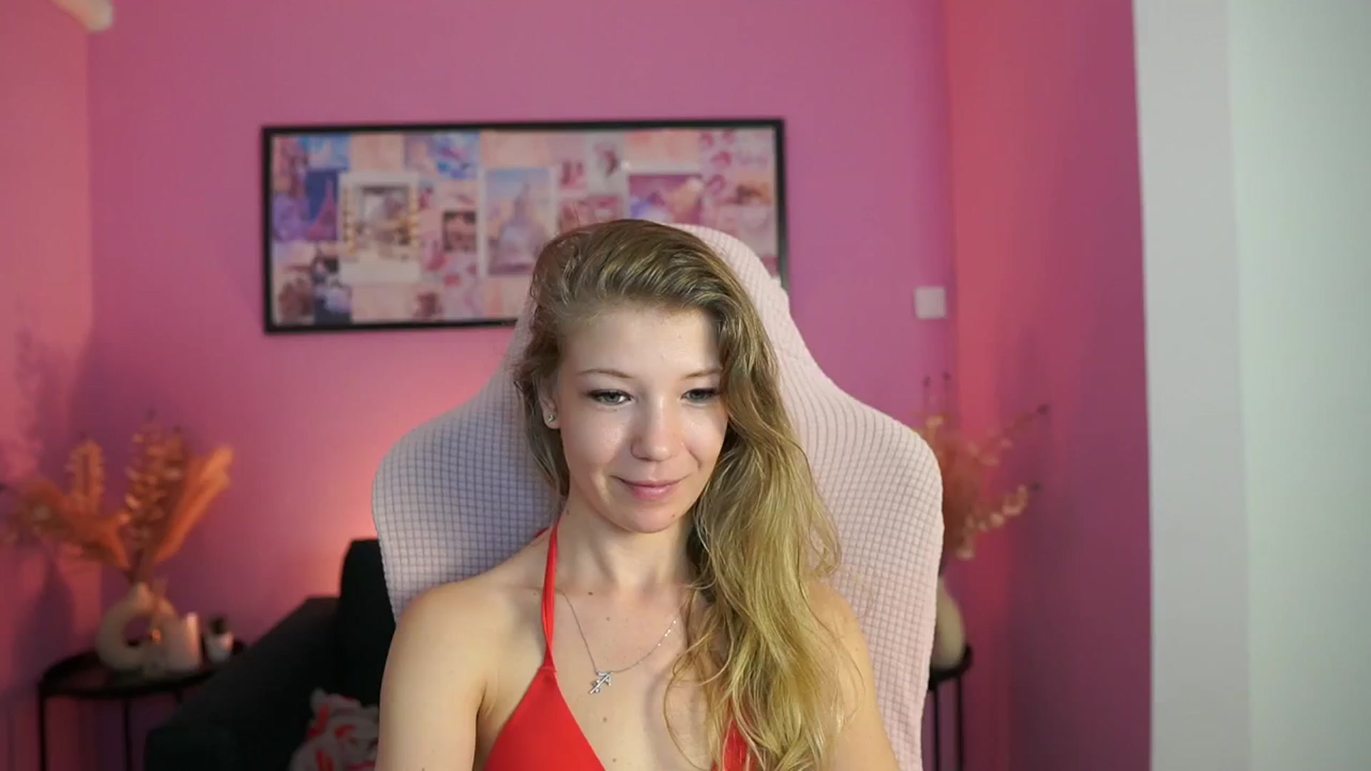 Gallery image thumbnail from Missicute's myfreecams stream on, 04/30/2025, 13:06 image 8 of 20