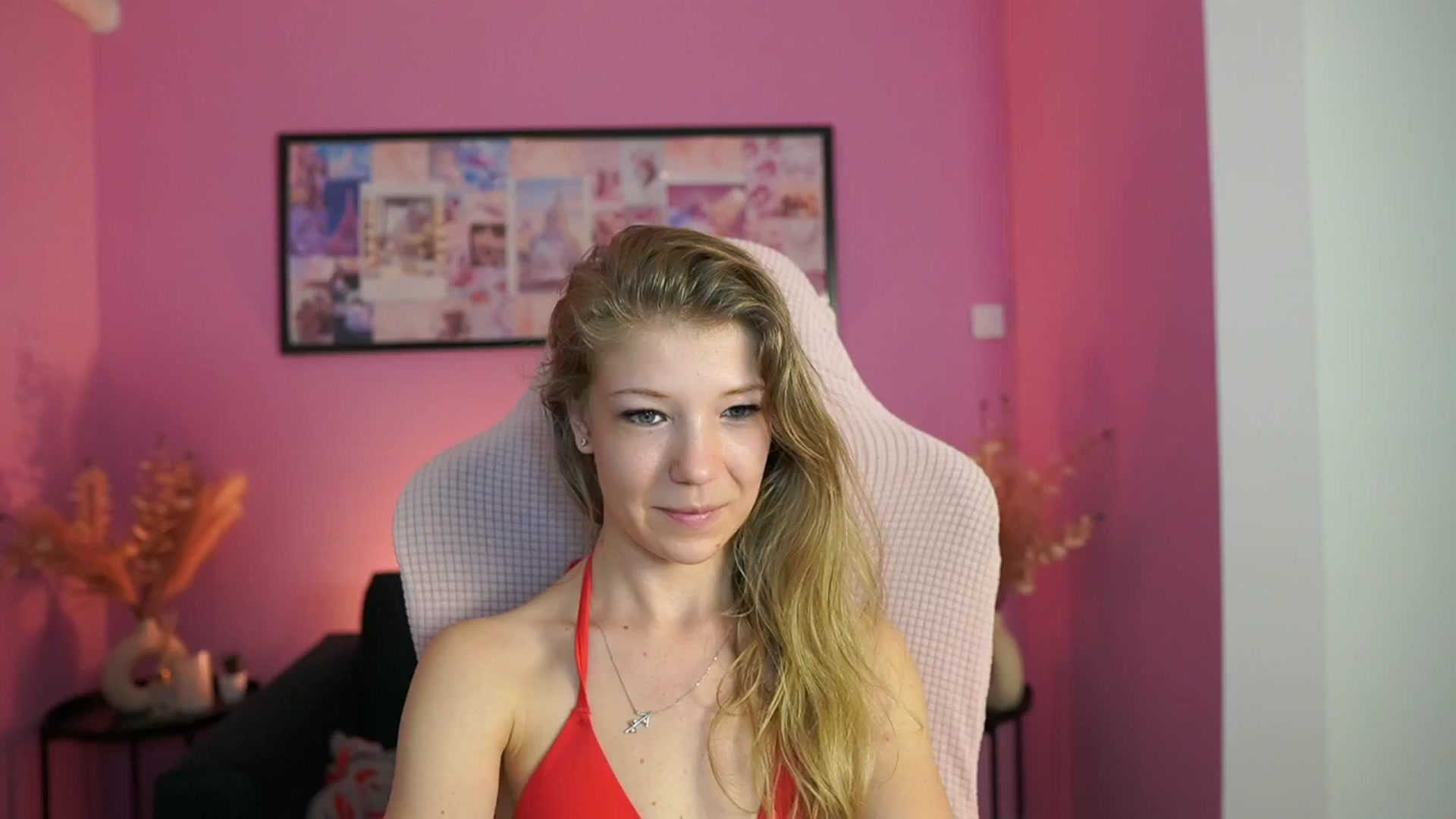 Gallery image thumbnail from Missicute's myfreecams stream on, 04/30/2025, 13:06 image 7 of 20