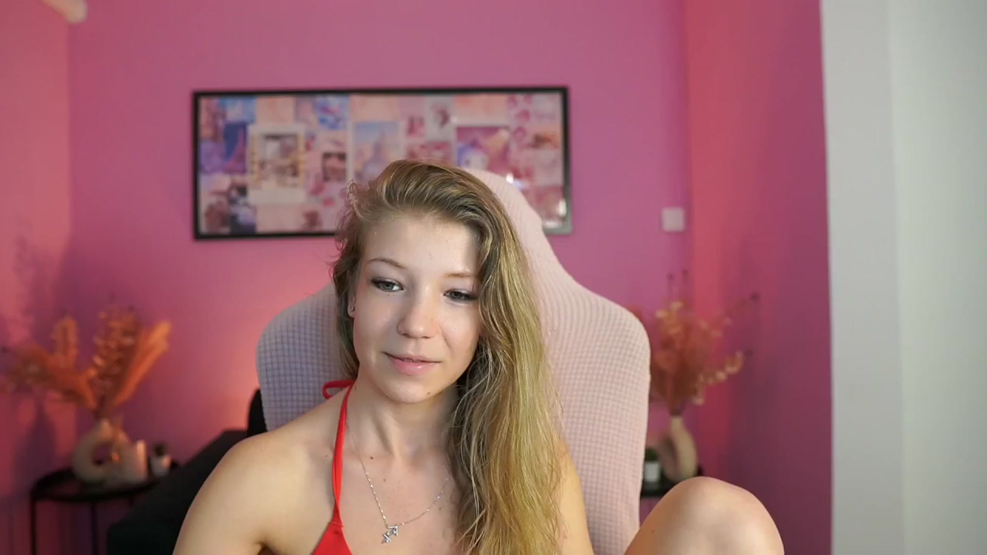 Gallery image thumbnail from Missicute's myfreecams stream on, 04/30/2025, 13:06 image 4 of 20