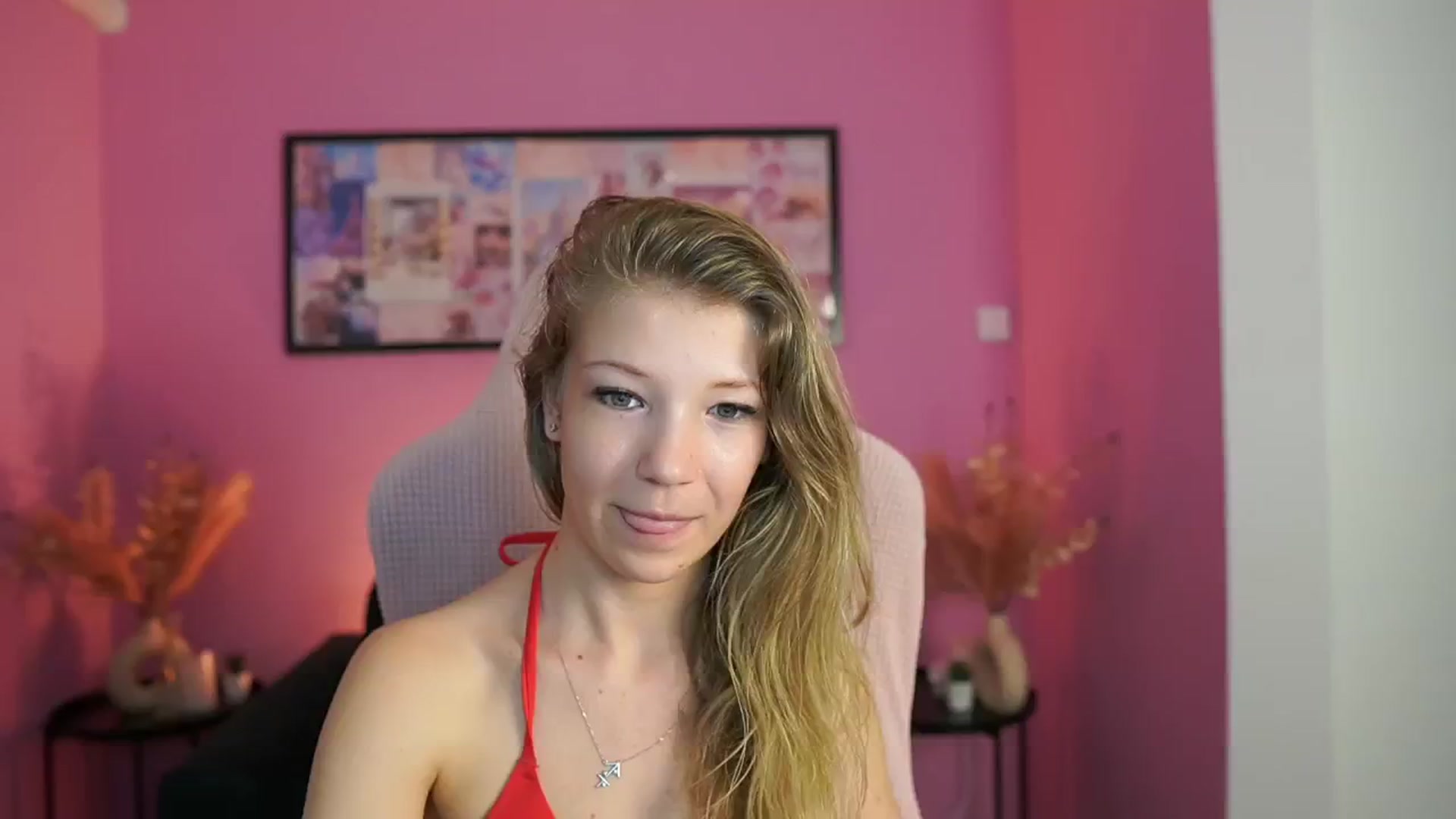 Gallery image thumbnail from Missicute's myfreecams stream on, 04/30/2025, 13:06 image 3 of 20