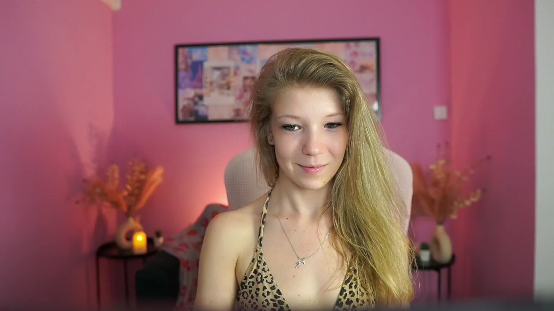 Gallery image thumbnail from Missicute's myfreecams stream on, 05/01/2025, 16:00 image 15 of 20