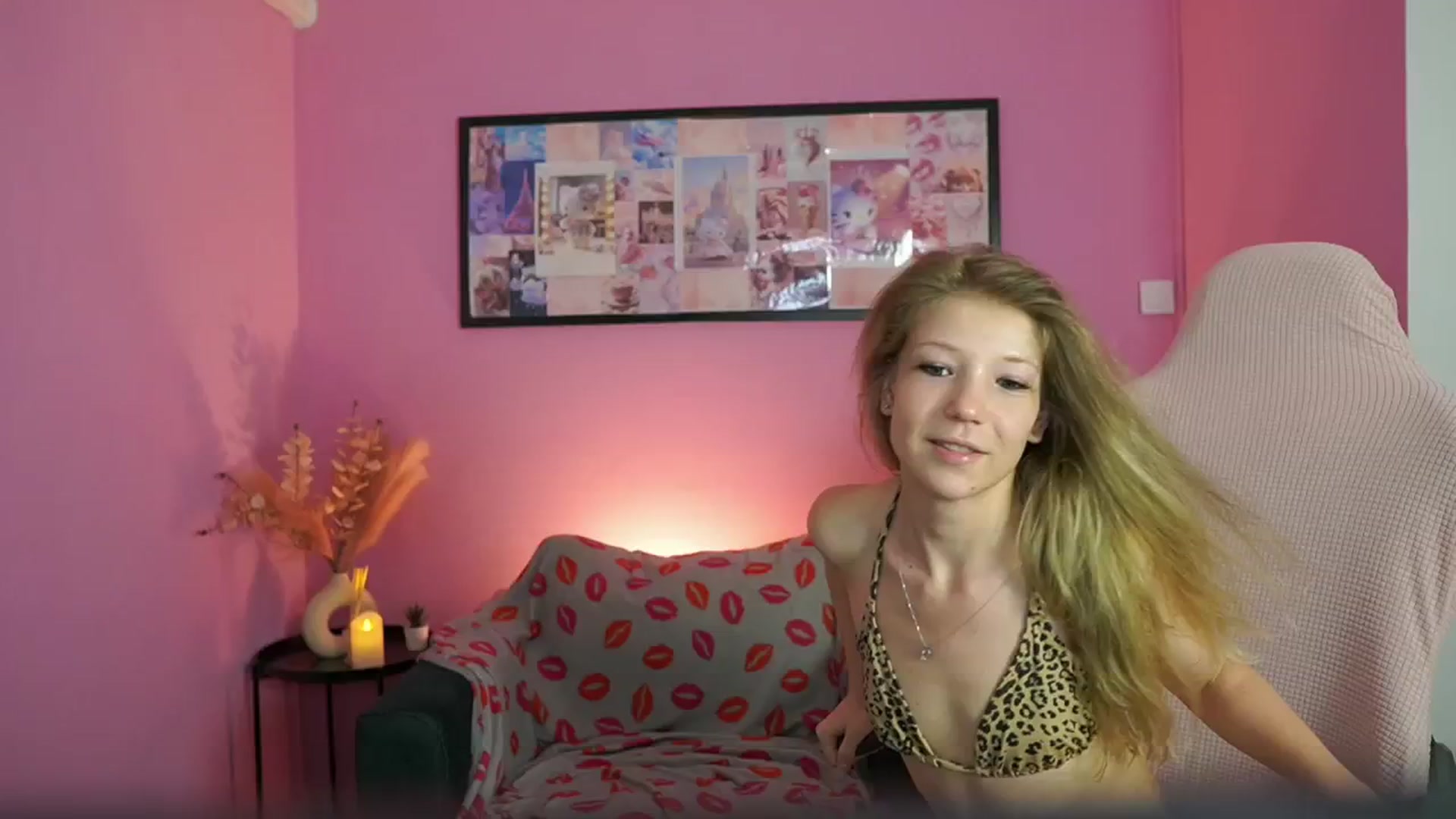 Gallery image thumbnail from Missicute's myfreecams stream on, 05/01/2025, 16:00 image 17 of 20