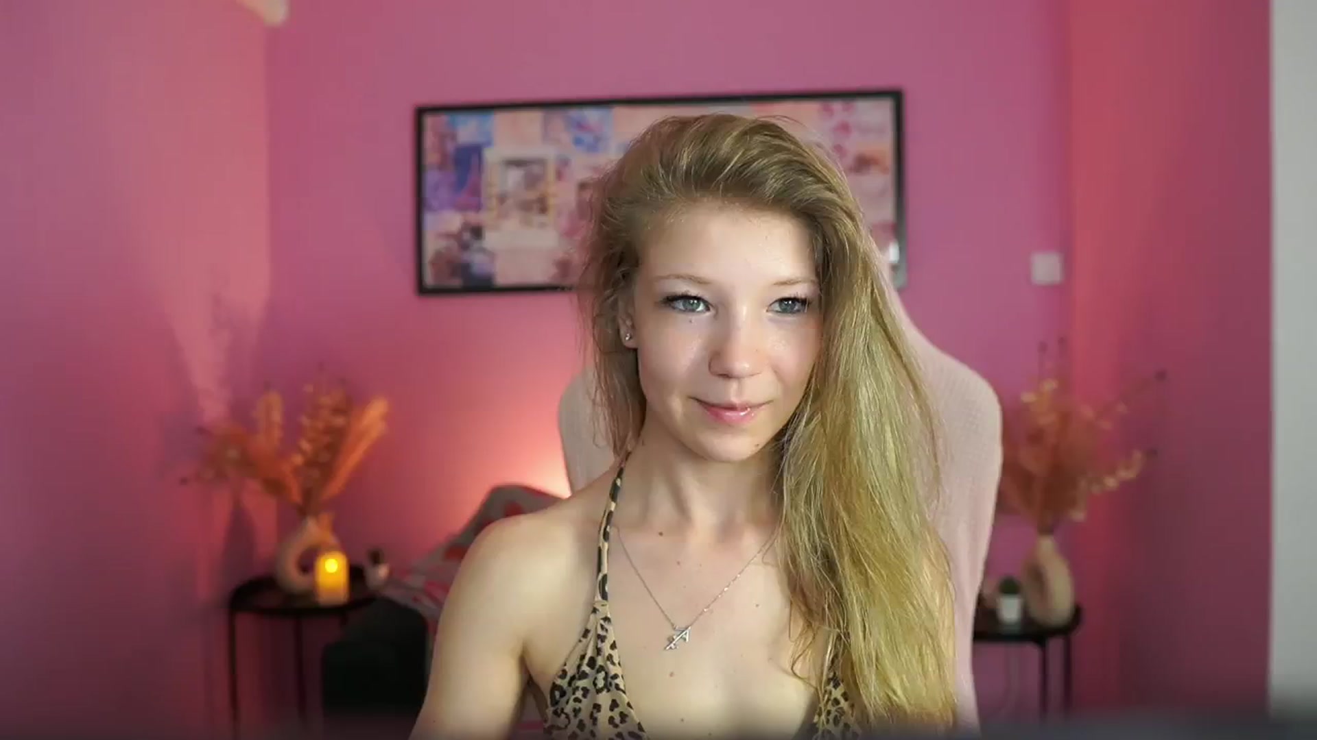 Gallery image thumbnail from Missicute's myfreecams stream on, 05/01/2025, 17:13 image 9 of 20