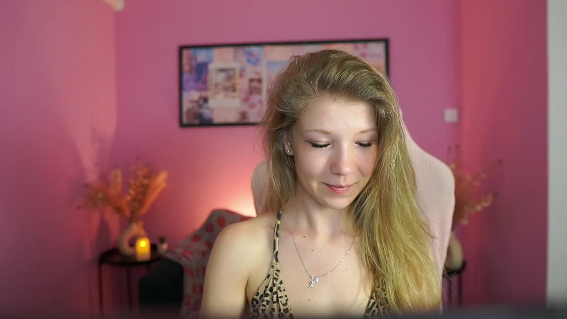 Gallery image thumbnail from Missicute's myfreecams stream on, 05/01/2025, 17:13 image 20 of 20