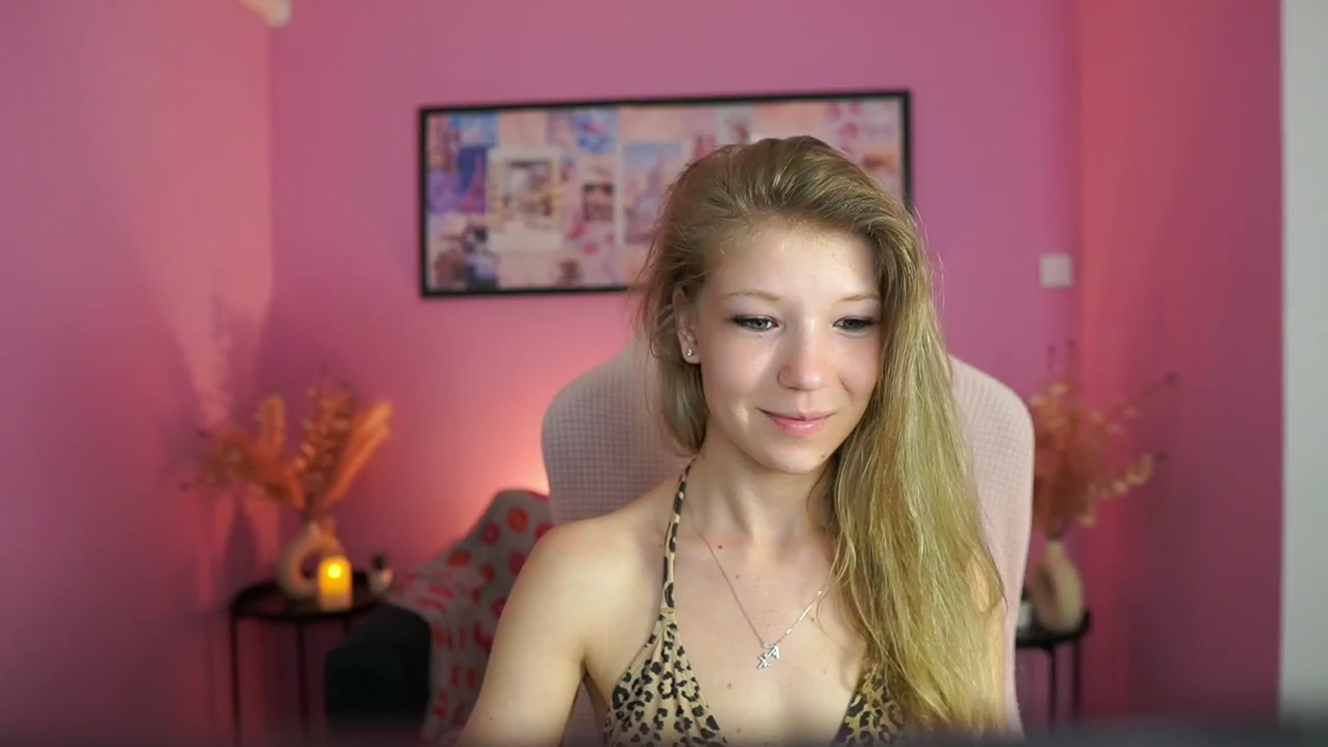 Gallery image thumbnail from Missicute's myfreecams stream on, 05/01/2025, 17:13 image 1 of 20