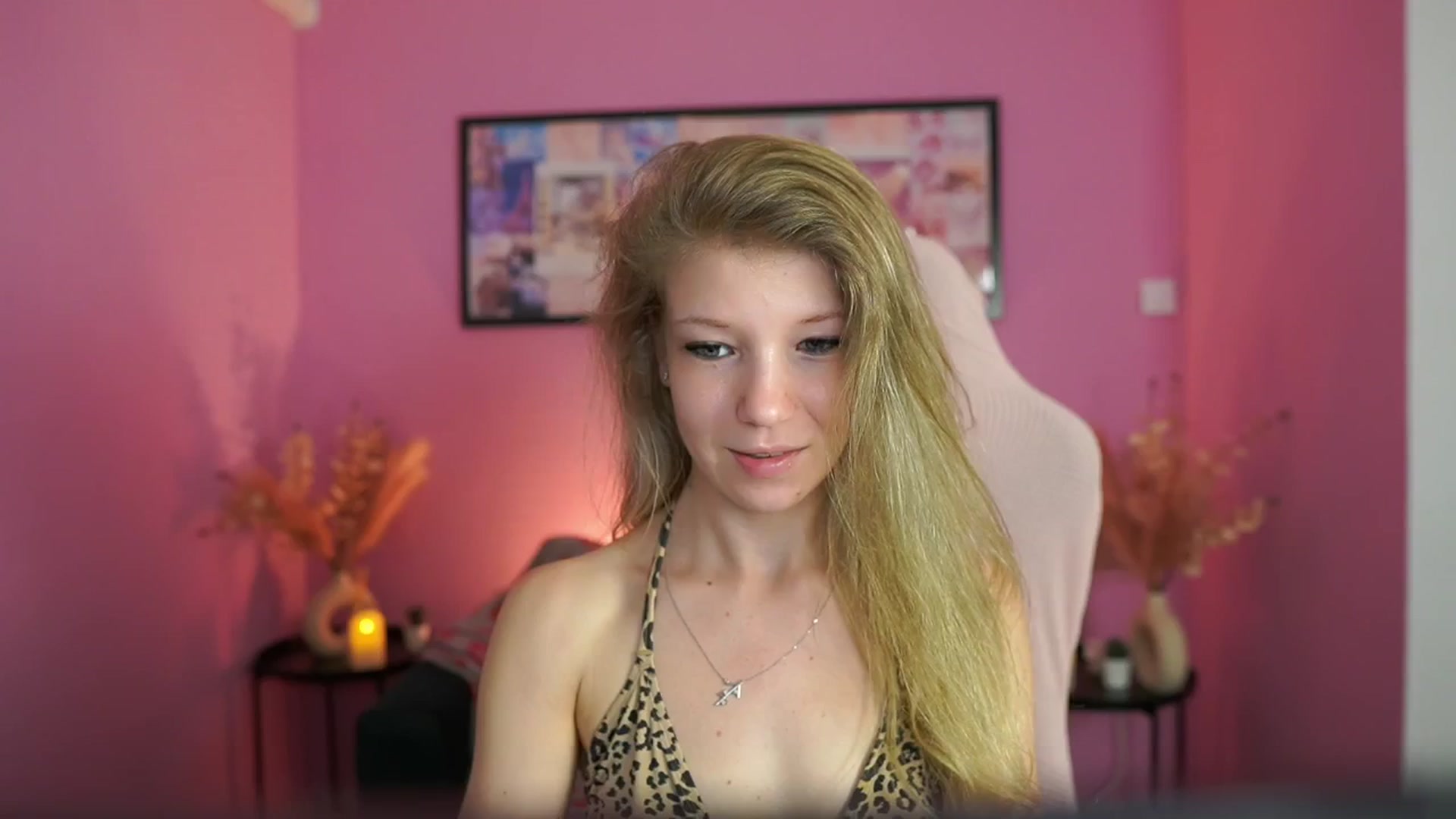 Gallery image thumbnail from Missicute's myfreecams stream on, 05/01/2025, 17:13 image 13 of 20