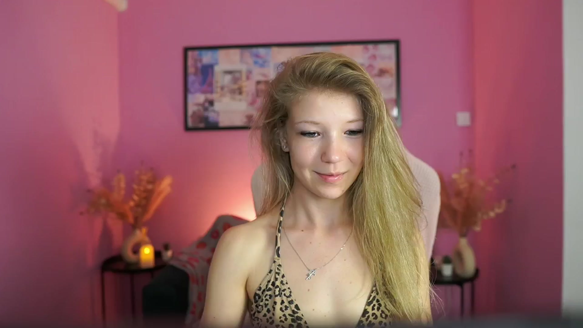 Gallery image thumbnail from Missicute's myfreecams stream on, 05/01/2025, 17:13 image 12 of 20