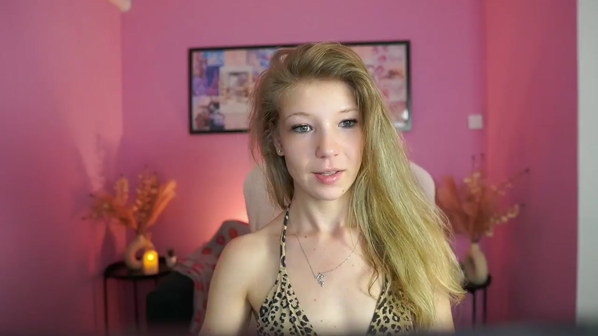 Gallery image thumbnail from Missicute's myfreecams stream on, 05/01/2025, 17:13 image 7 of 20