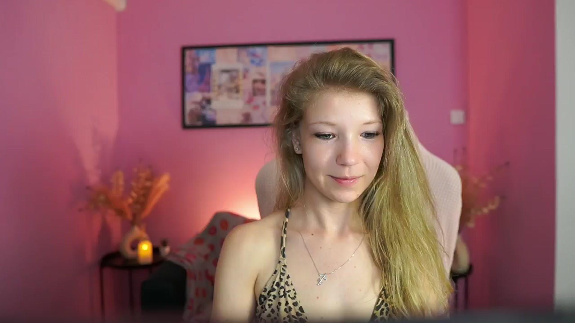 Gallery image thumbnail from Missicute's myfreecams stream on, 05/01/2025, 17:13 image 18 of 20