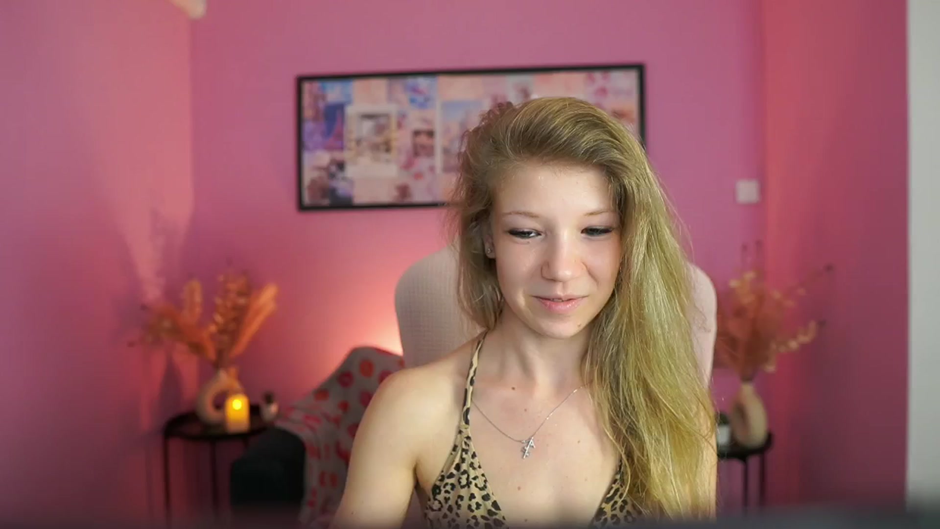 Gallery image thumbnail from Missicute's myfreecams stream on, 05/01/2025, 18:28 image 3 of 20