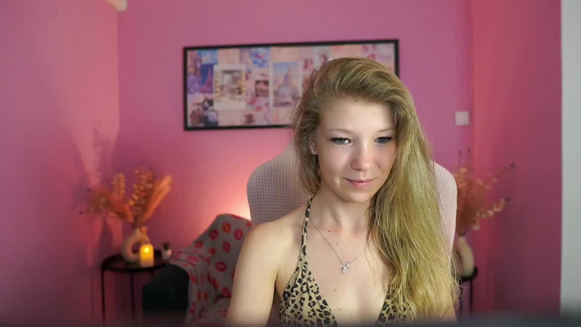 Gallery image thumbnail from Missicute's myfreecams stream on, 05/01/2025, 18:28 image 11 of 20
