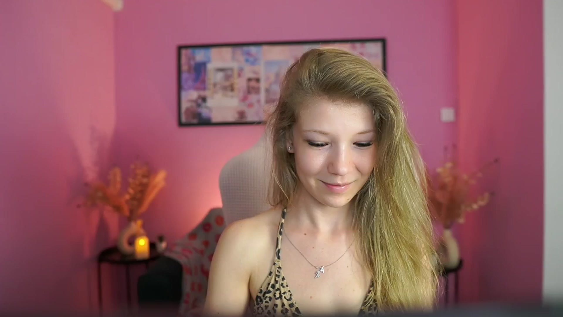 Gallery image thumbnail from Missicute's myfreecams stream on, 05/01/2025, 18:28 image 9 of 20