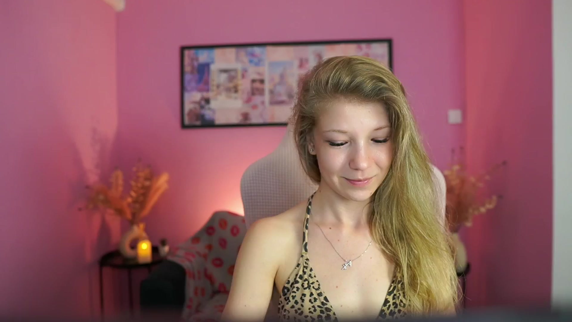 Gallery image thumbnail from Missicute's myfreecams stream on, 05/01/2025, 18:28 image 12 of 20