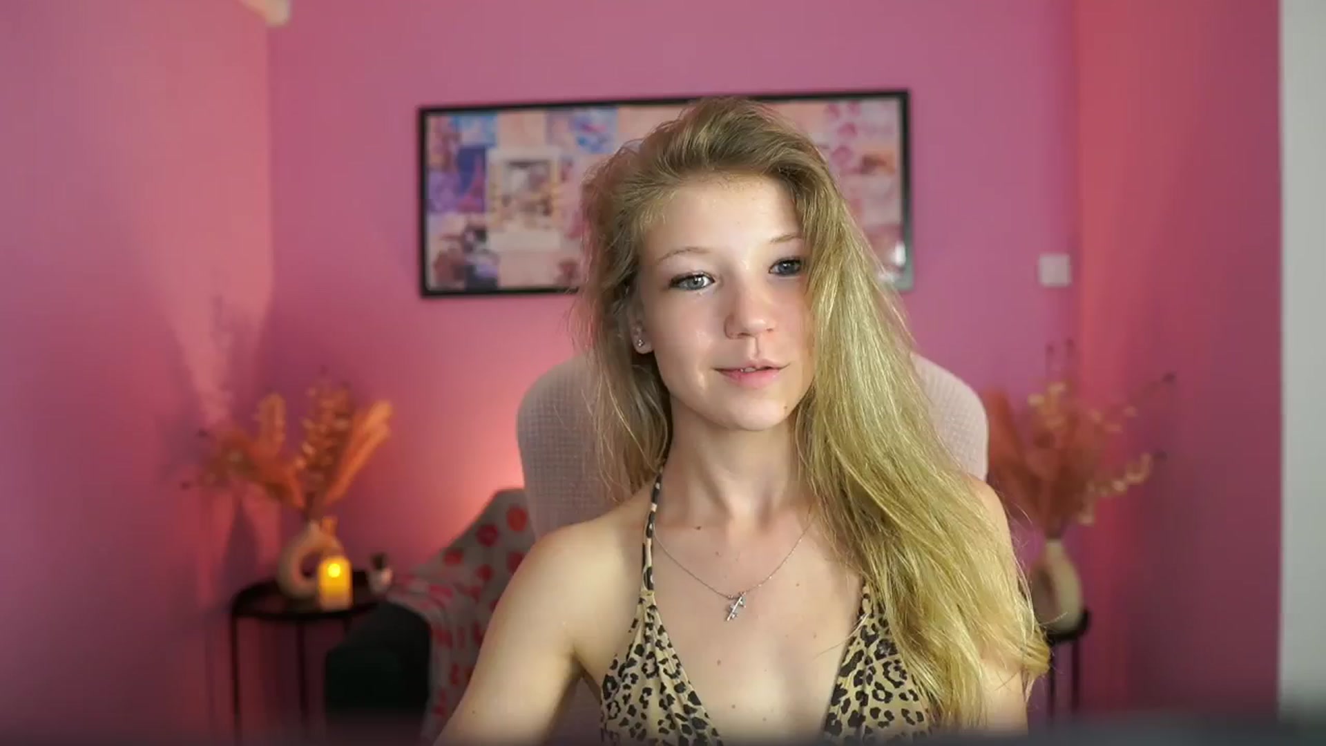 Gallery image thumbnail from Missicute's myfreecams stream on, 05/01/2025, 18:28 image 8 of 20