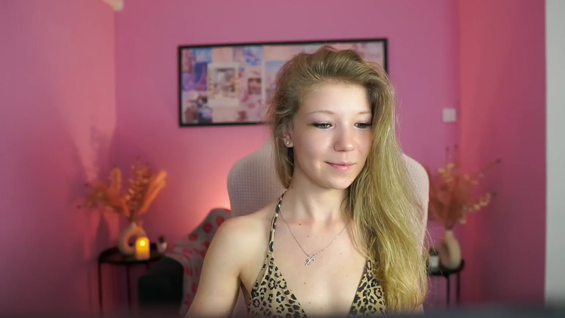 Gallery image thumbnail from Missicute's myfreecams stream on, 05/01/2025, 18:28 image 18 of 20