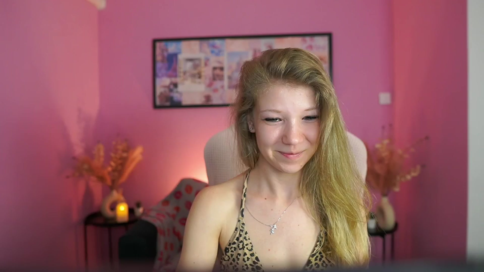 Gallery image thumbnail from Missicute's myfreecams stream on, 05/01/2025, 18:28 image 2 of 20