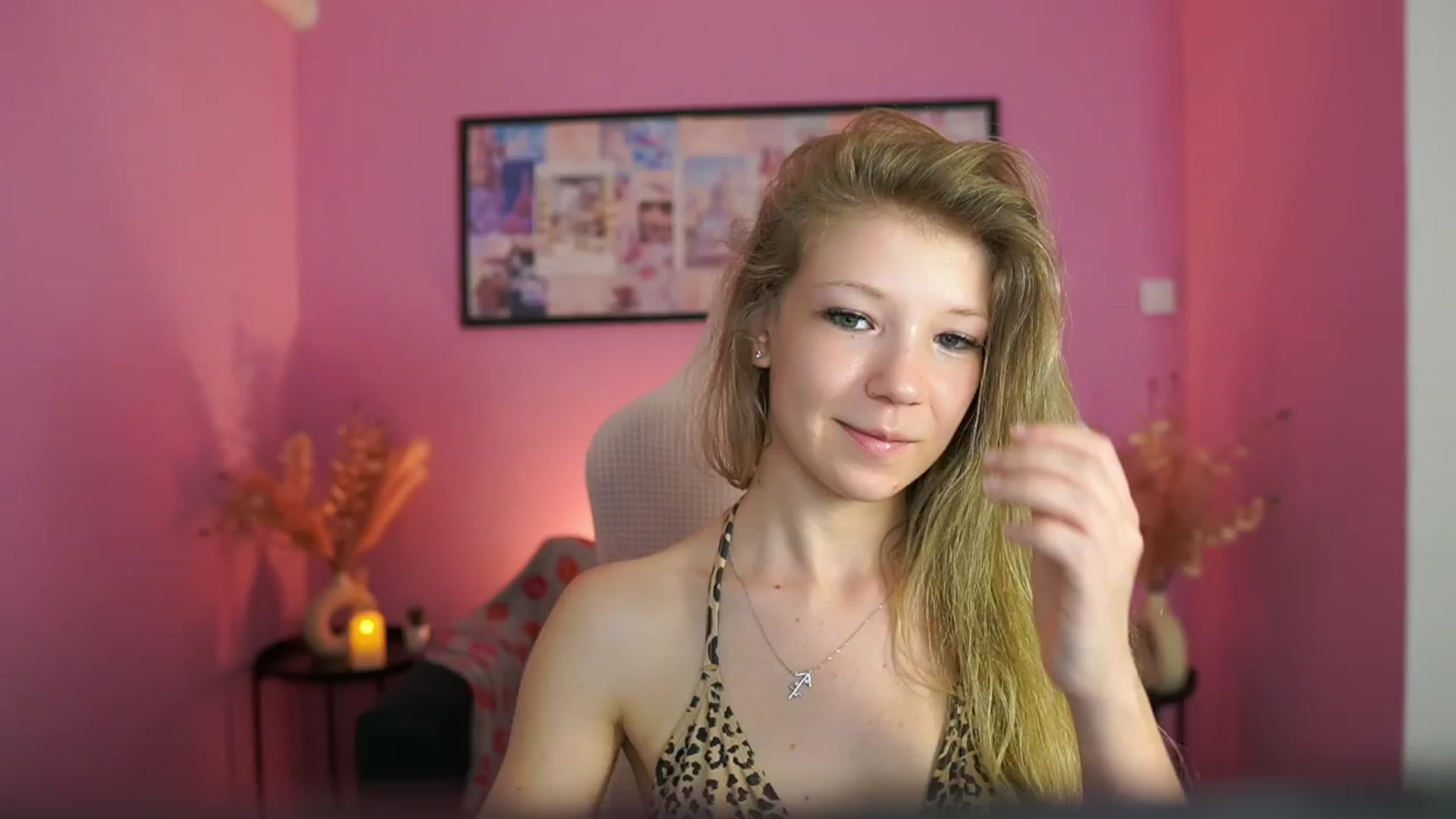 Gallery image thumbnail from Missicute's myfreecams stream on, 05/01/2025, 18:28 image 20 of 20
